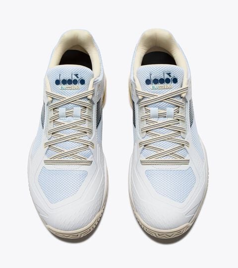 BLUSHIELD TORNEO 3 AG, WHT/ENSIGN BLUE/WHISPER WHT Tennis shoe for hard surfaces and clay courts - Protection and cushioning - Men’s BLUSHIELD TORNEO 3 AG WHT/ENSIGN BLUE/WHISPER WHT - Diadora