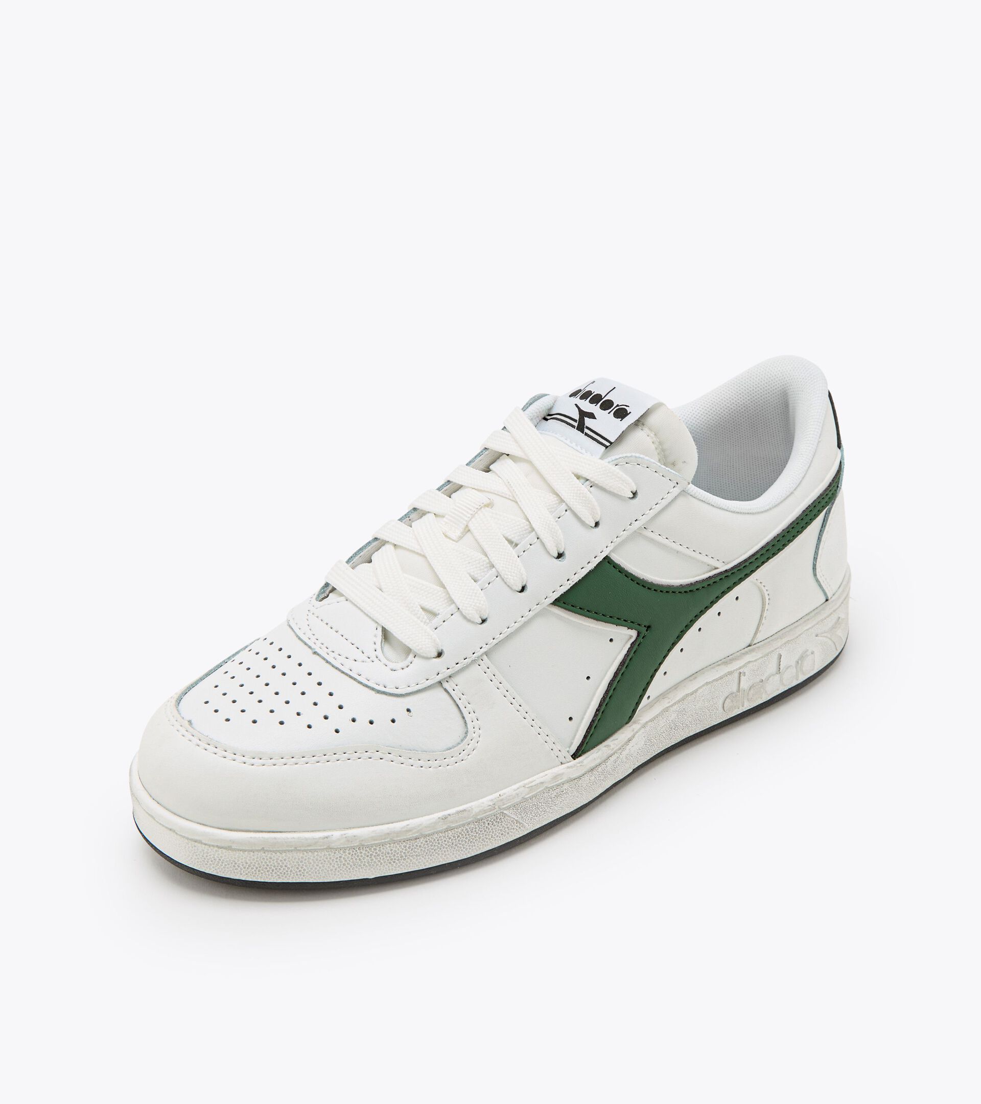 Sporty sneakers - Unisex MAGIC BASKET LOW ICONA WHITE/FOGLIAGE GREEN - Diadora