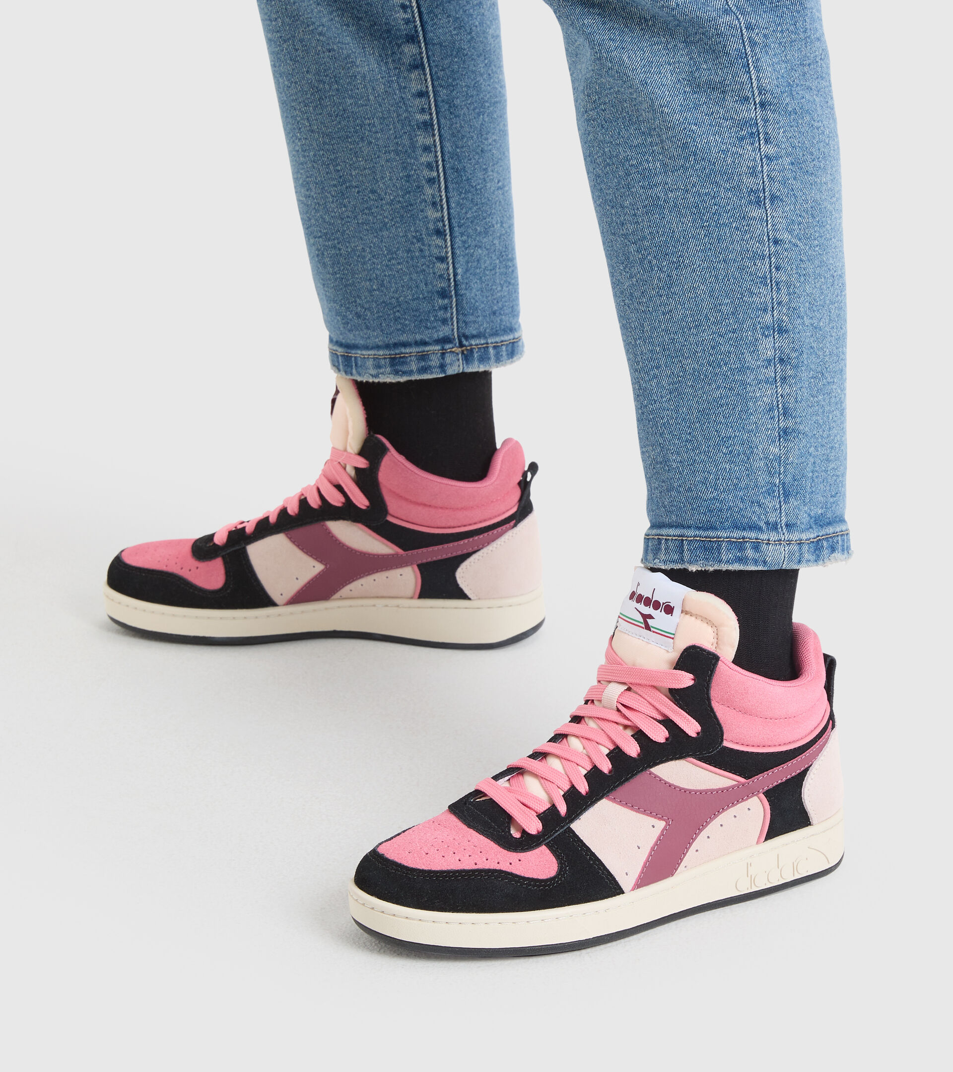 Sports shoes - Women MAGIC BASKET DEMI SUEDE WN SILVER PEONY/BLACK/TEA ROSE - Diadora