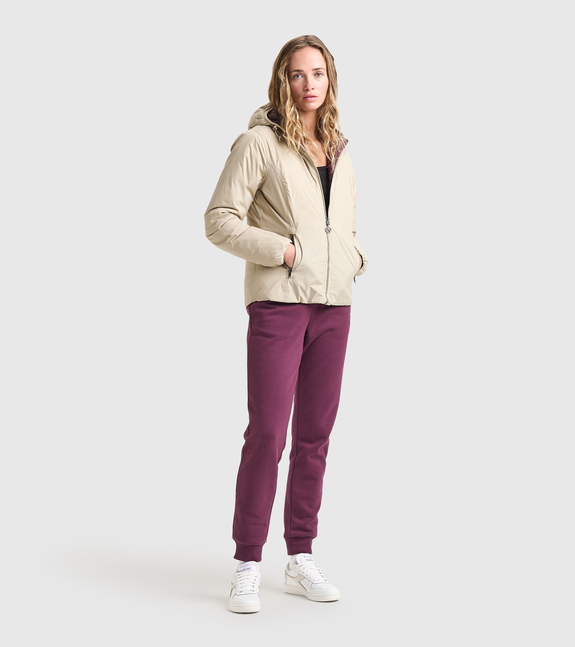 Reversible puffer jacket - Women L. HOODIE INSULATED JACKET FEATHER GRAY/VINEYARD WINE - Diadora