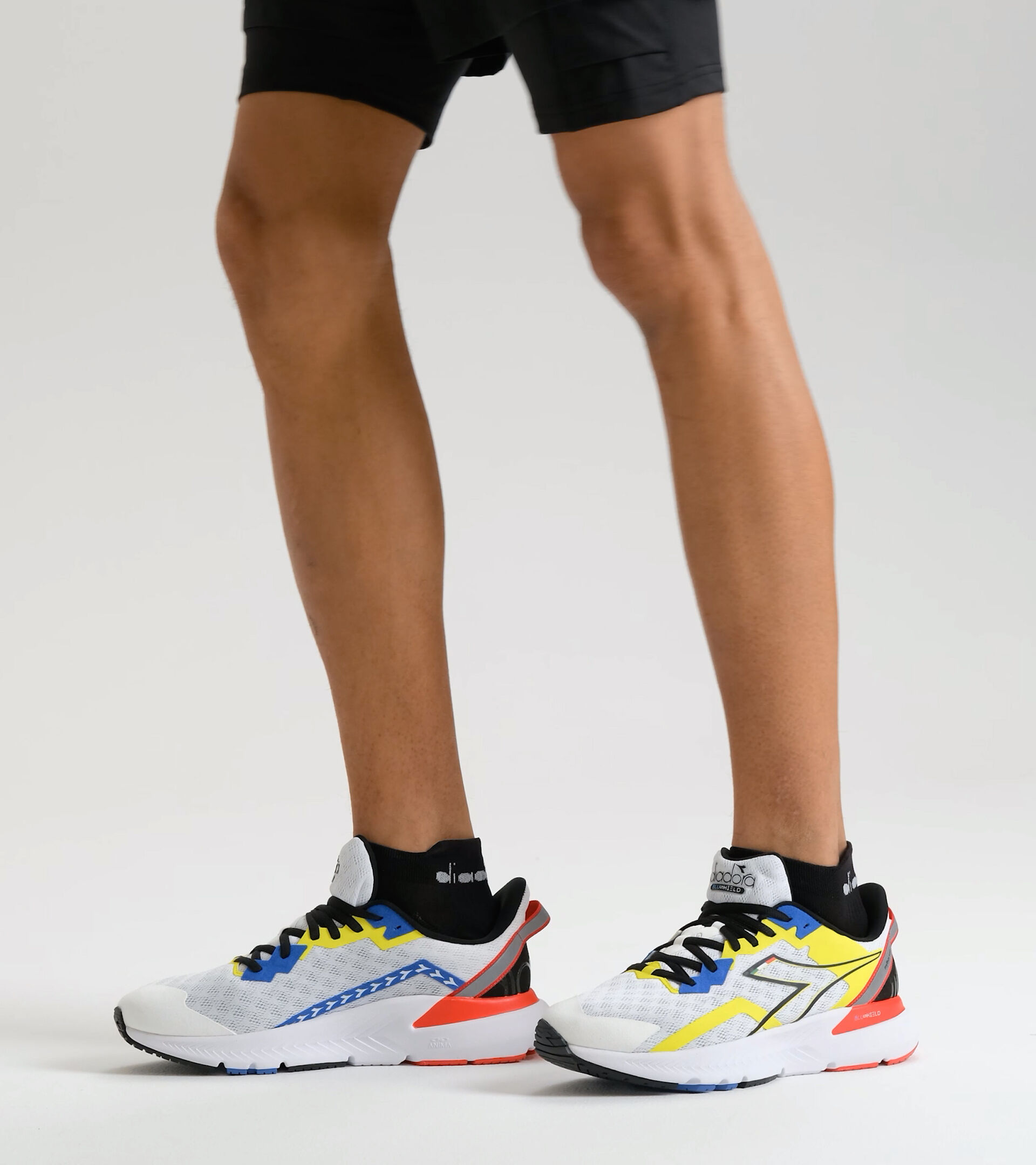 Running shoes - Men MYTHOS BLUSHIELD VOLO 3 WHITE/BLACK/YELLOW FLUO - Diadora