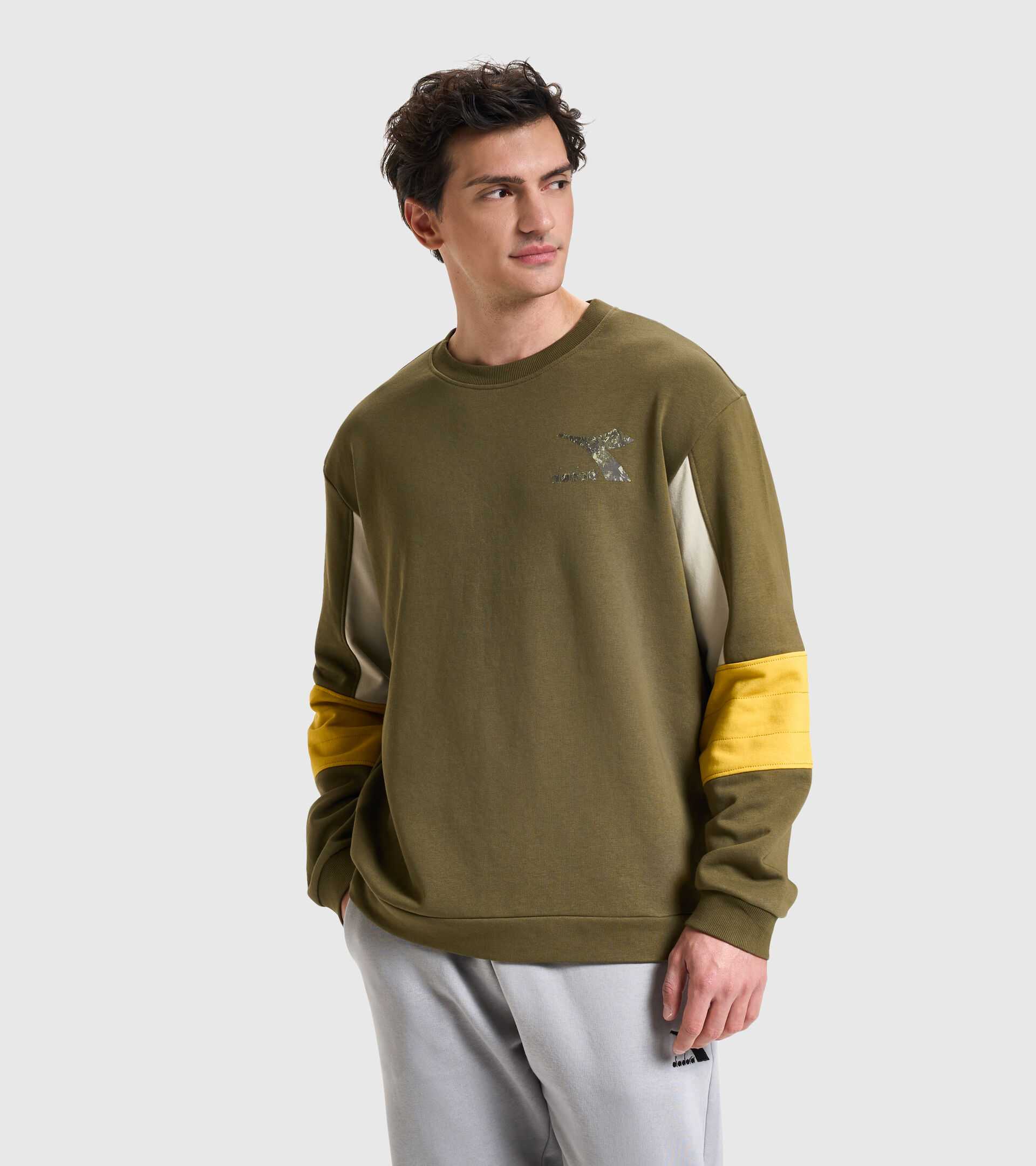 Crew-neck sweatshirt - Men SWEATSHIRT CREW SHIELD OLIVE GREEN - Diadora