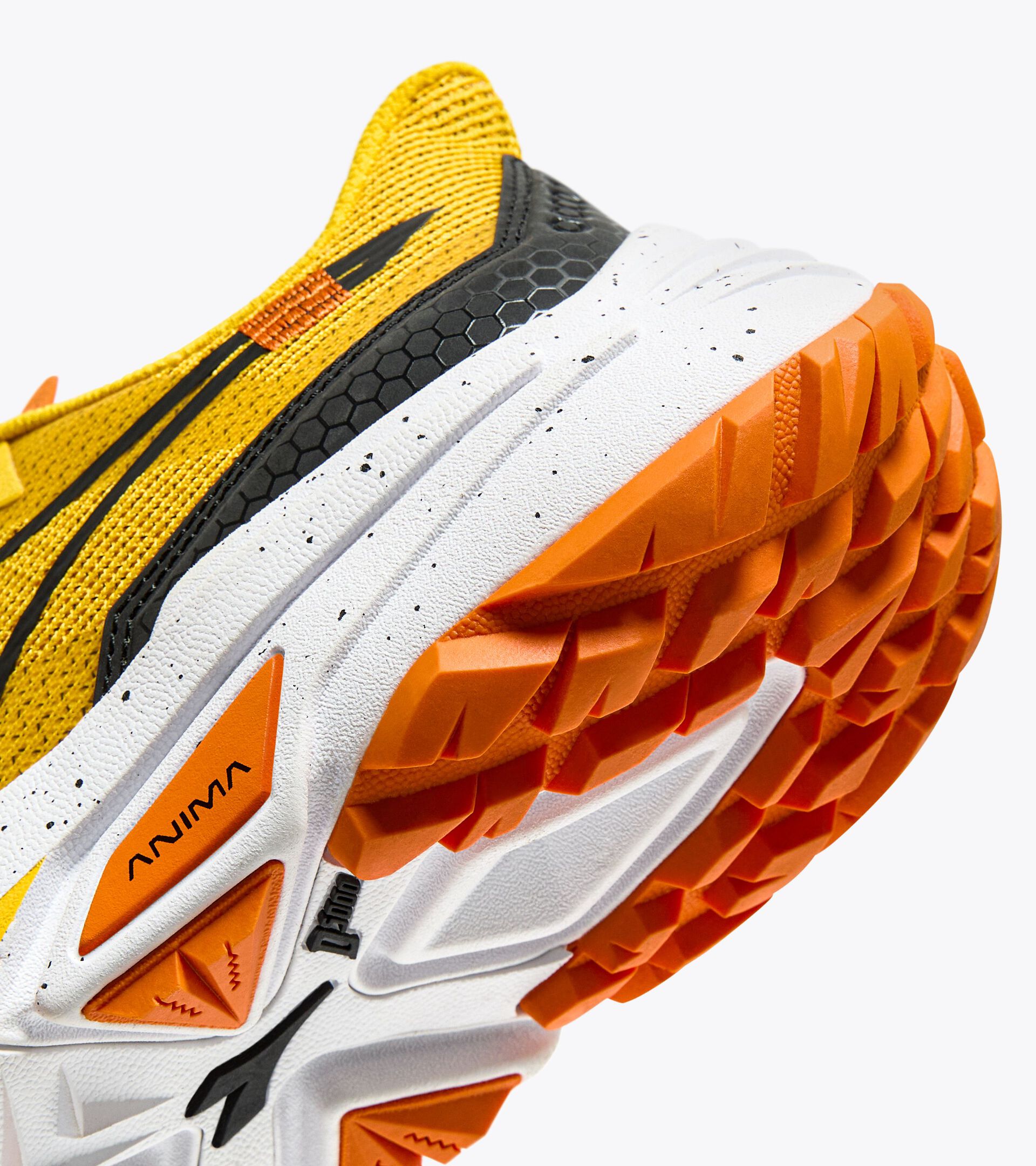 Trail running shoe - All-Gender SESTRIERE-XT 2 YLLW CHROME/EXUBERANCE/BLK - Diadora