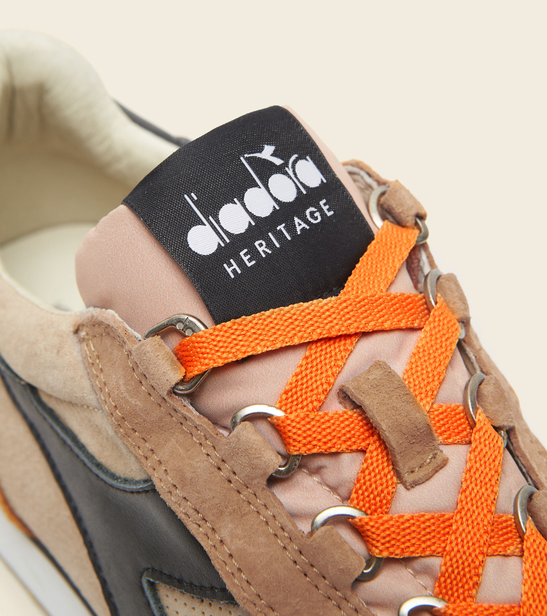 Footwear Heritage UNISEX EQUIPE SUEDE SW BEIGE FOSCHIA DESERTO Diadora