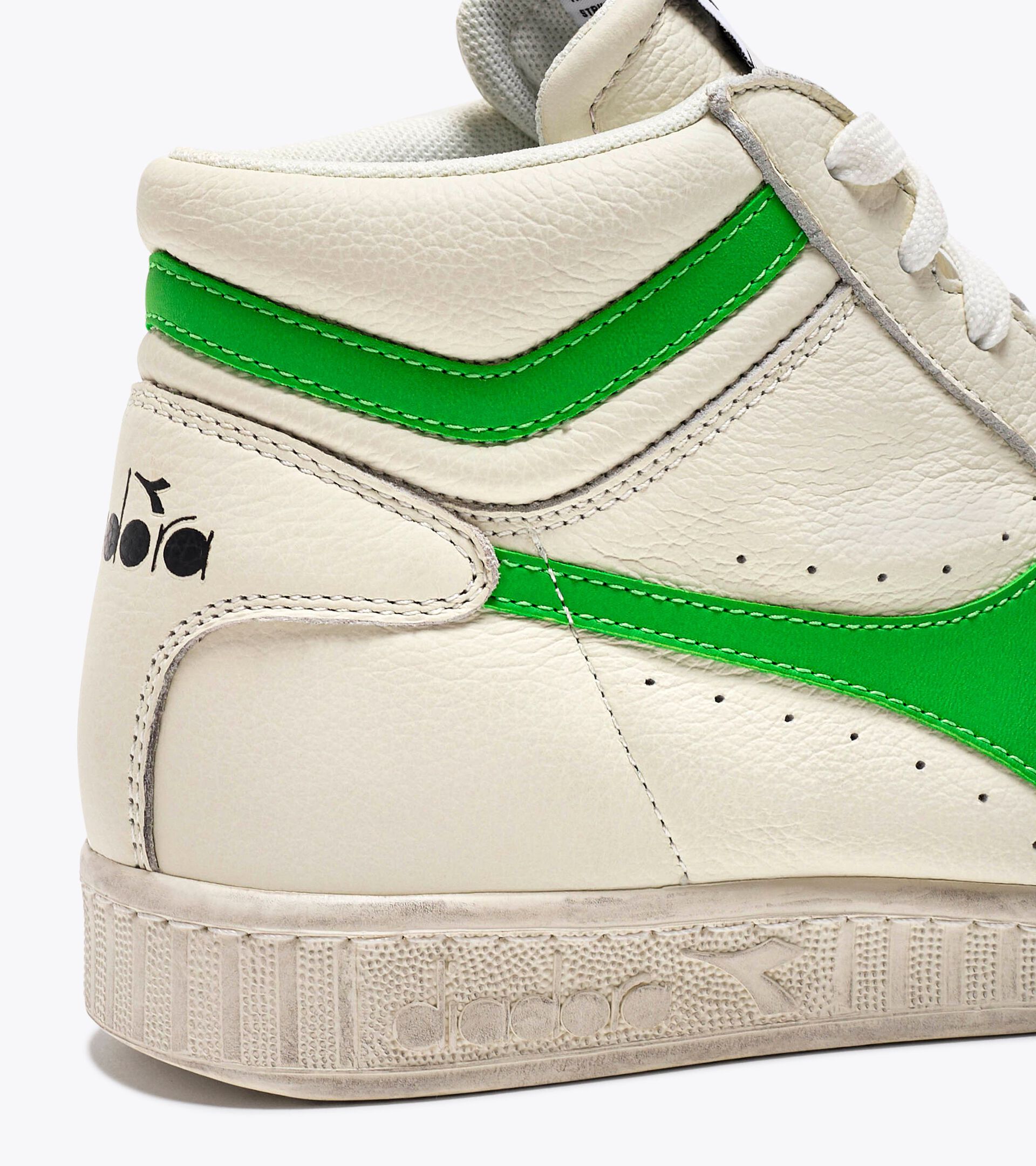 Sporty sneakers - Unisex GAME L HIGH FLUO WAXED WHITE/DD GREEN - Diadora