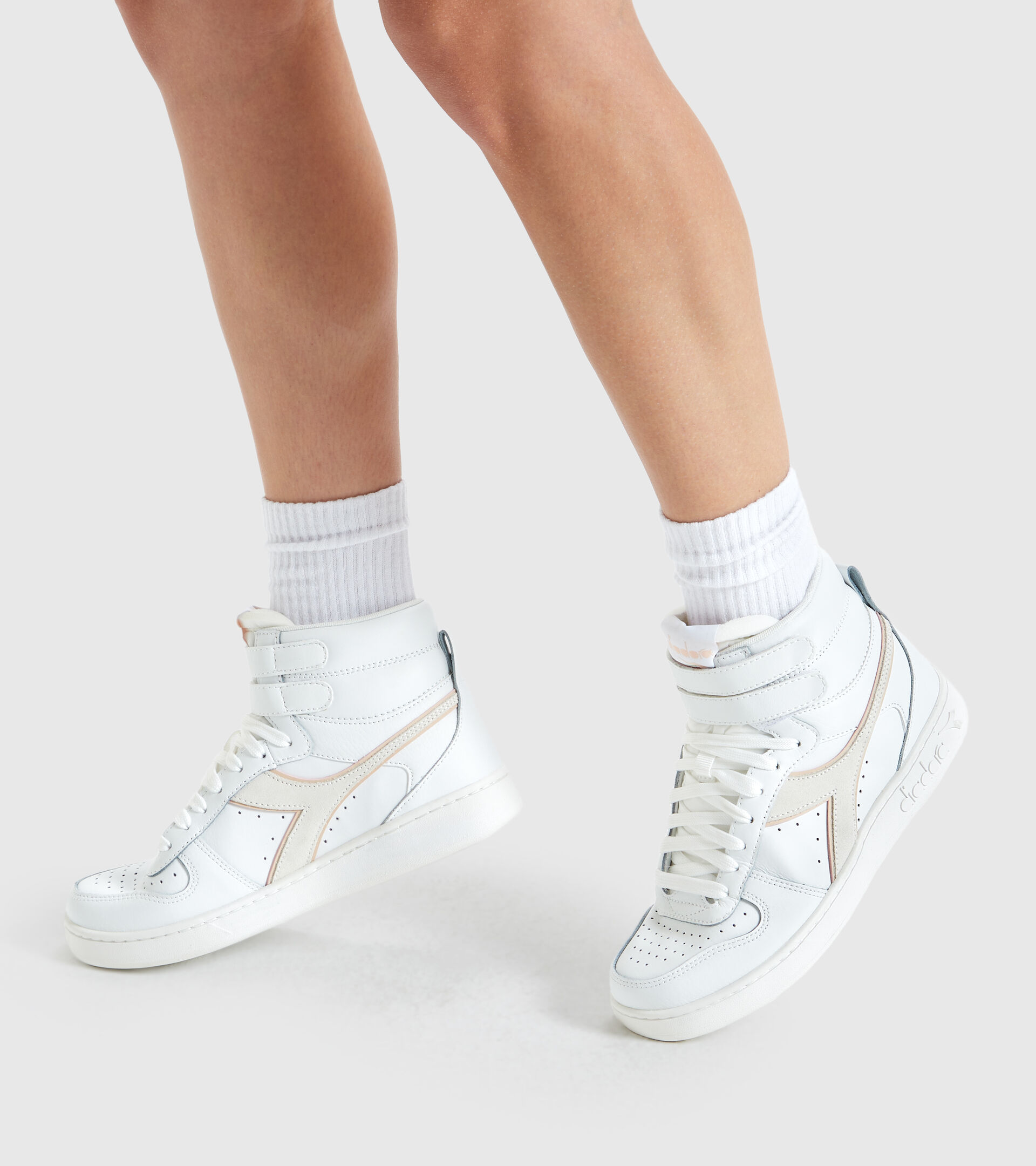 Sports shoes - Women MAGIC BASKET MID LEATHER WN WHITE - Diadora