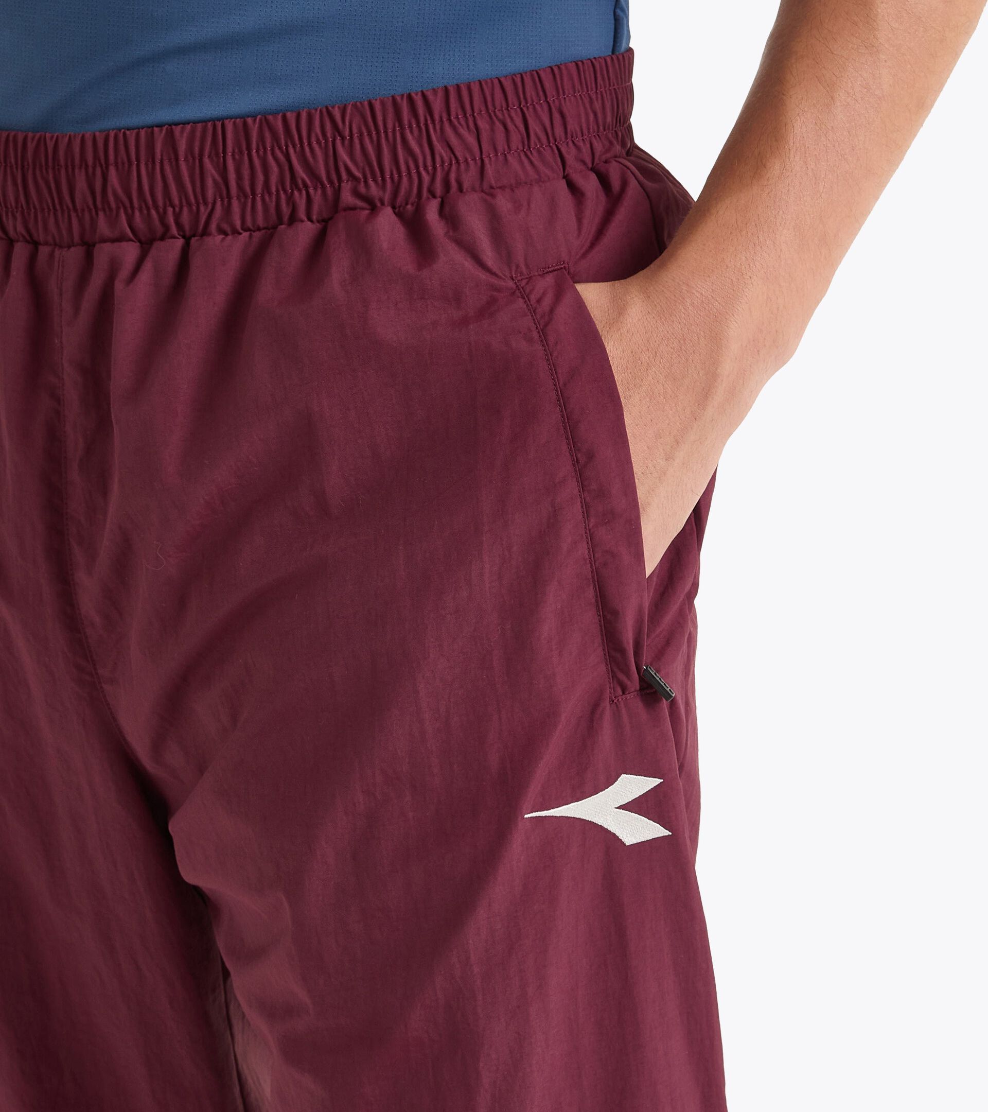 Surv&ecirc;tement de tennis en taslan - Comp&eacute;tition - Pour tous les genres U. TRACK PANTS MATCH ROUGE BANDEROLE - Diadora