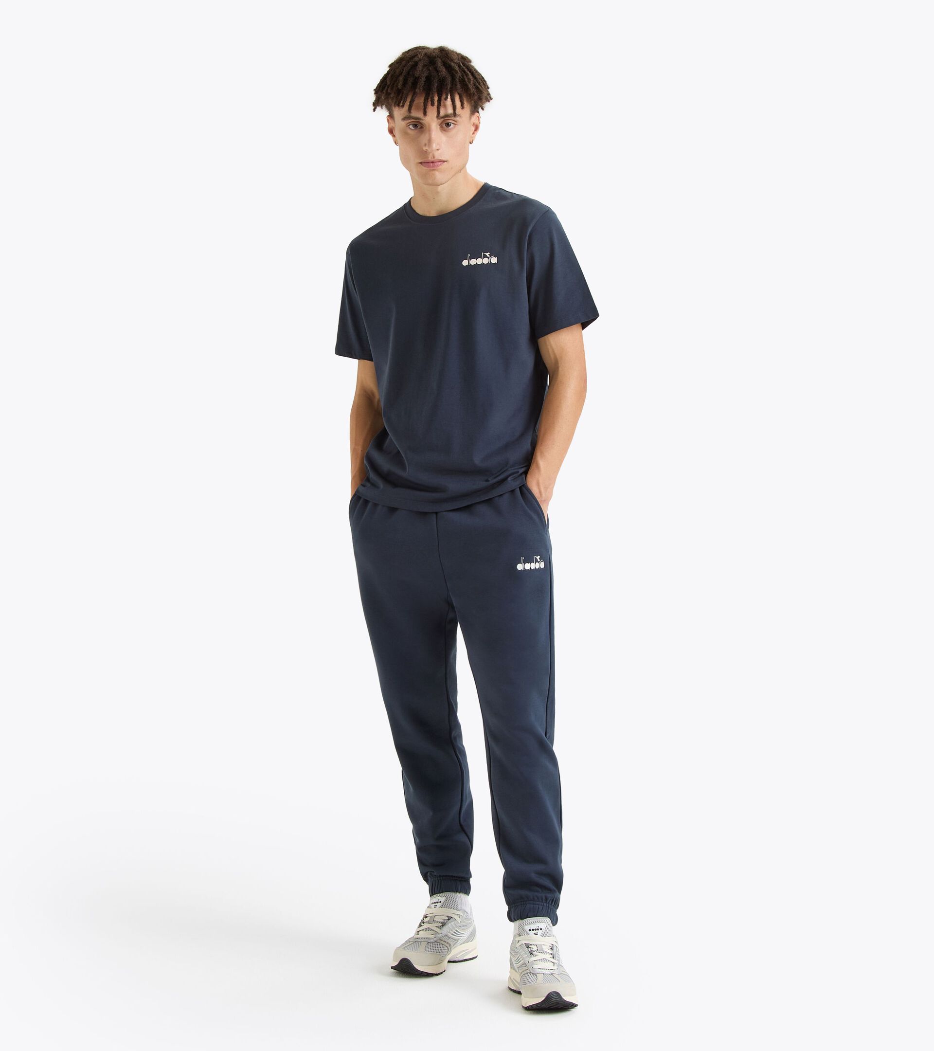 T-shirt a maniche corte sportiva - Per ogni genere
 T-SHIRT SS ROUTE BLU PROFONDO - Diadora