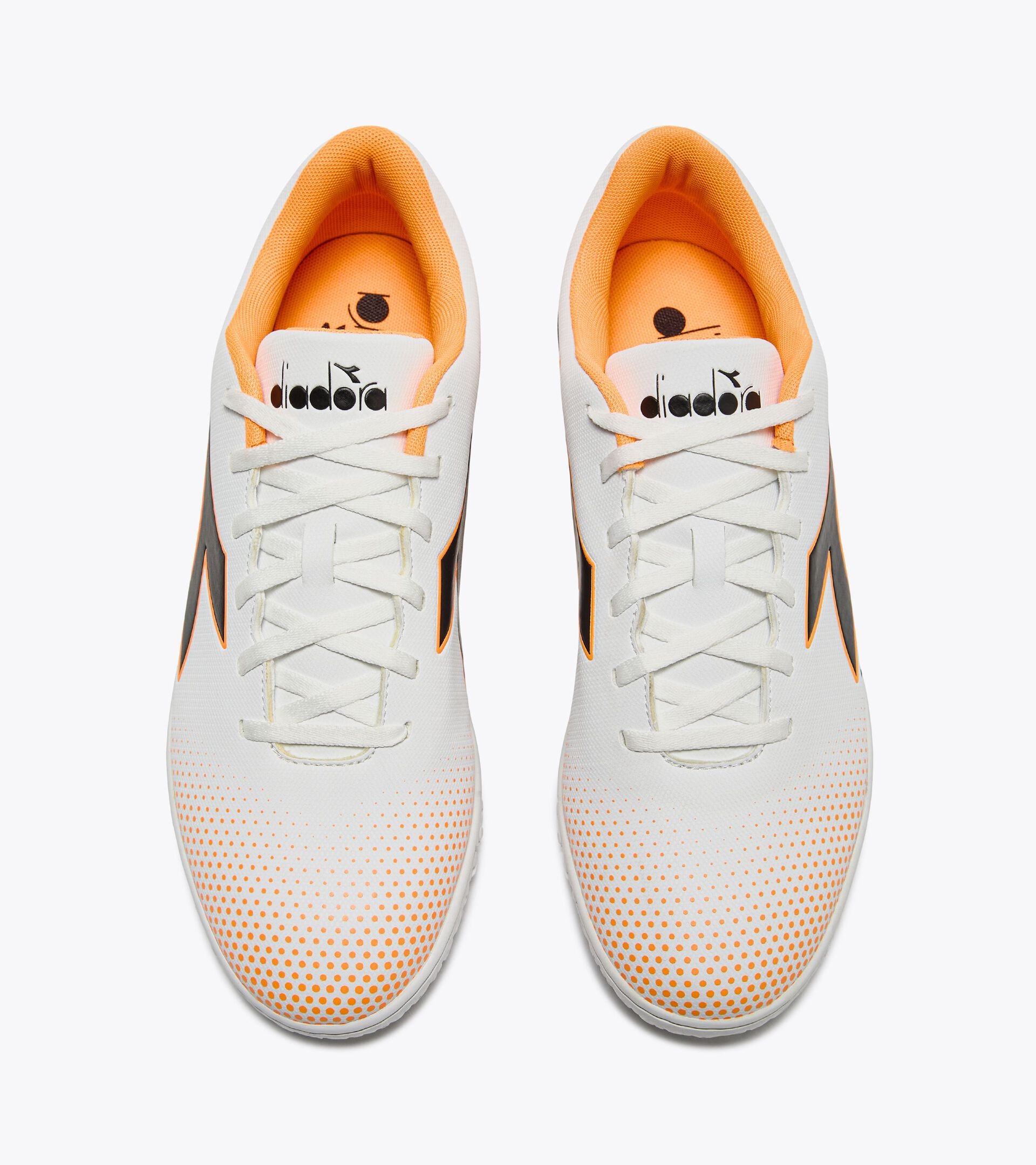 Calcio boots for synthetic ground - Men's PICHICHI 7 TFR WHITE/BLACK/ORANGE FLUO - Diadora