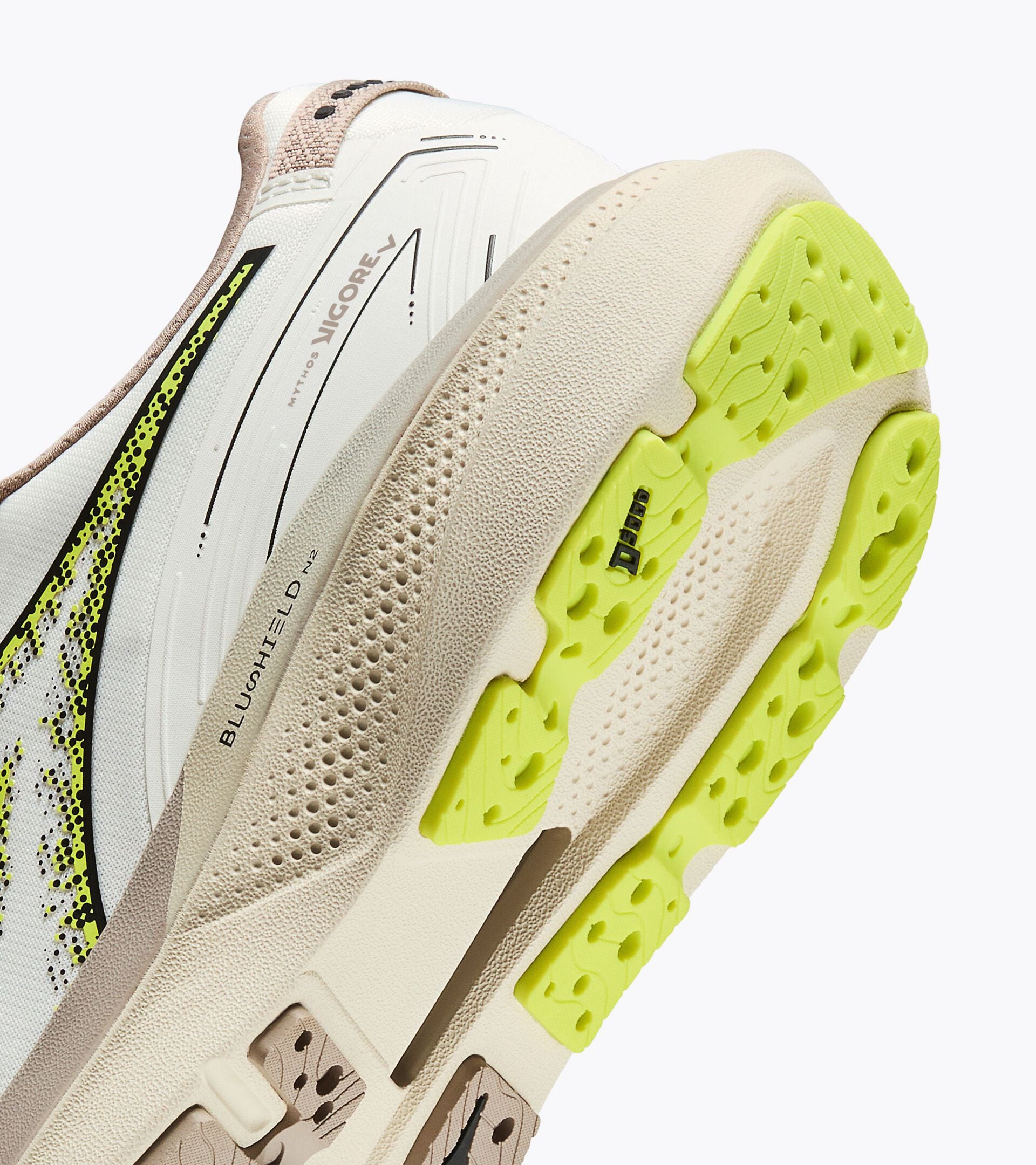 Running shoe - Stability and protection - Men&rsquo;s MYTHOS BLUSHIELD VIGORE V SNOW WHITE /ALMOND MILK - Diadora