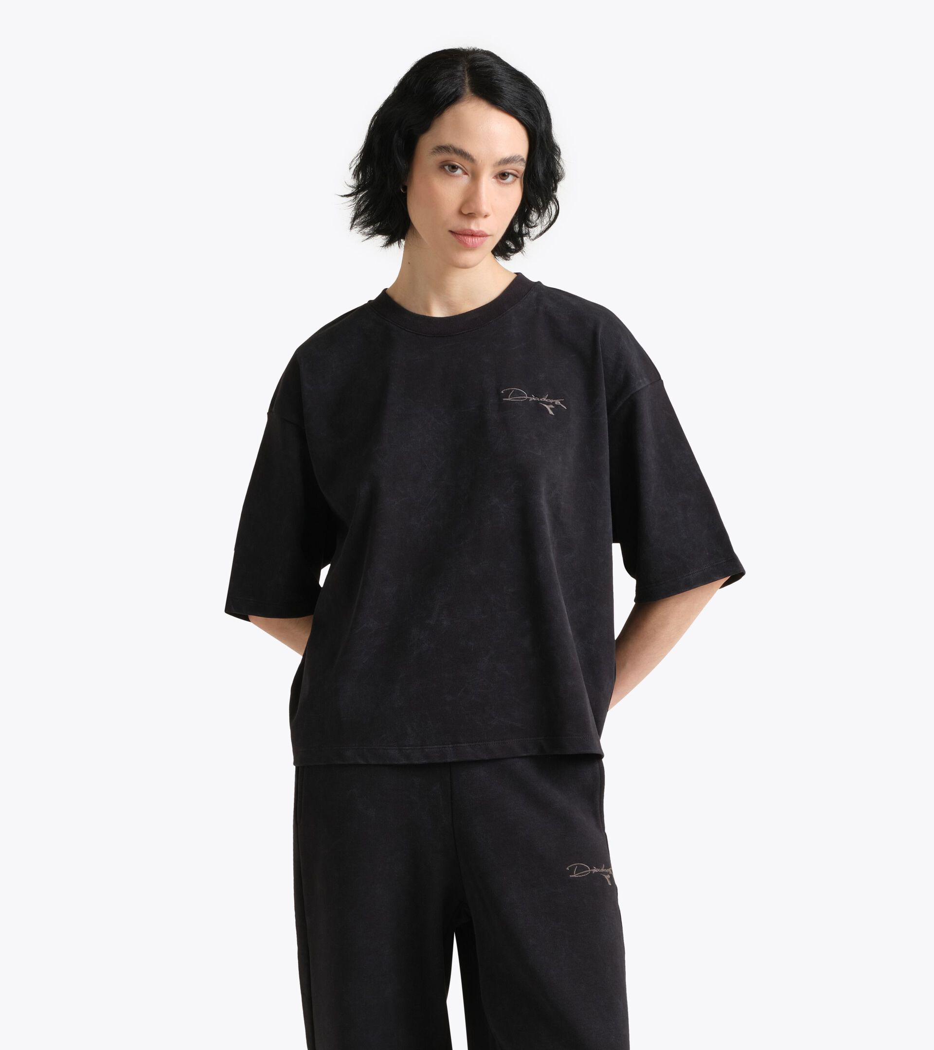 T-shirt en coton style r&eacute;tro - Femme
 L. T-SHIRT SS AVENUE LAB I ANTHRACITE - Diadora