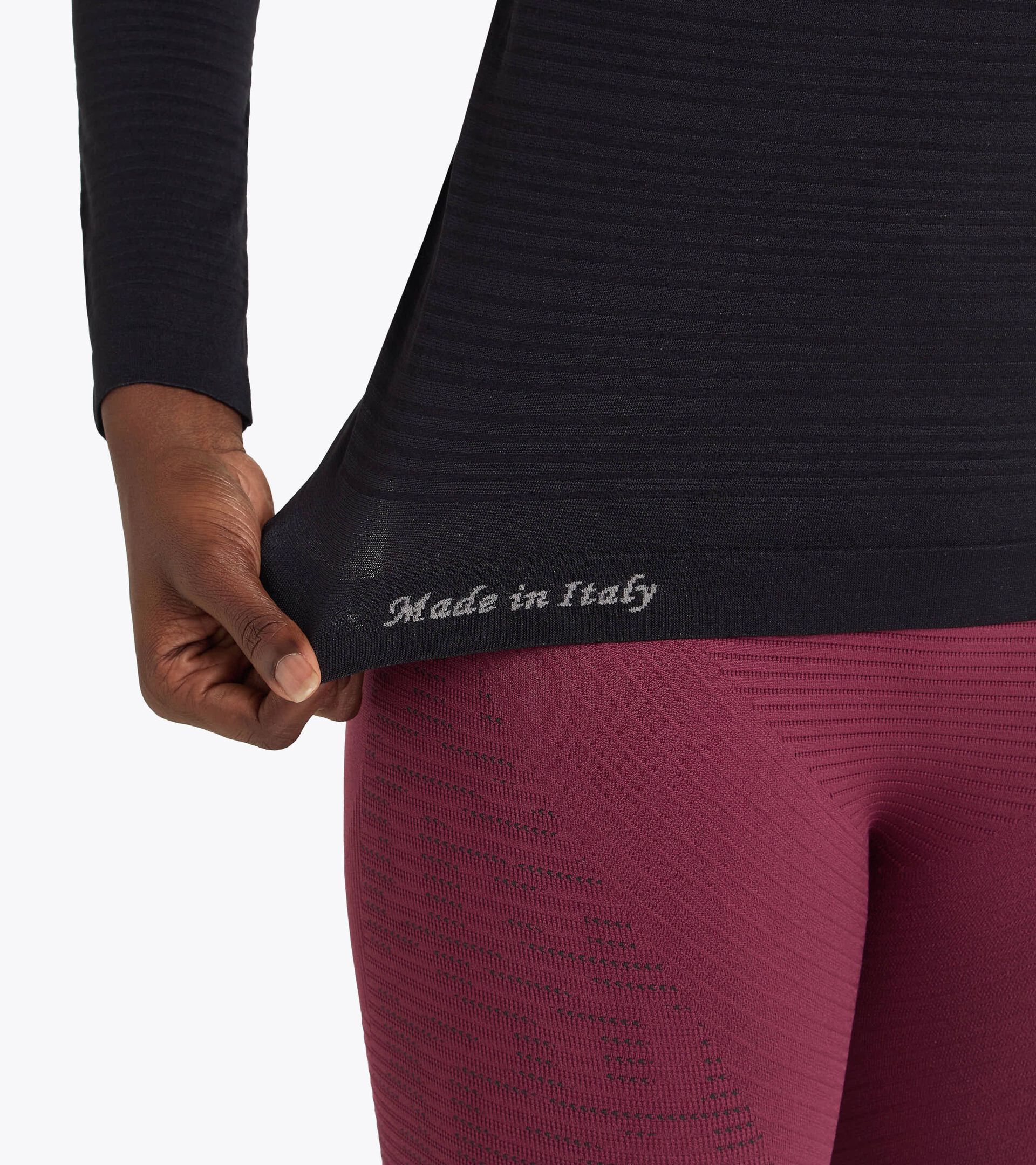 Long-sleeved, technical t-shirt for temperature control - Running - Women’s
L. LS T-SHIRT STRATOUNO BLACK - Diadora