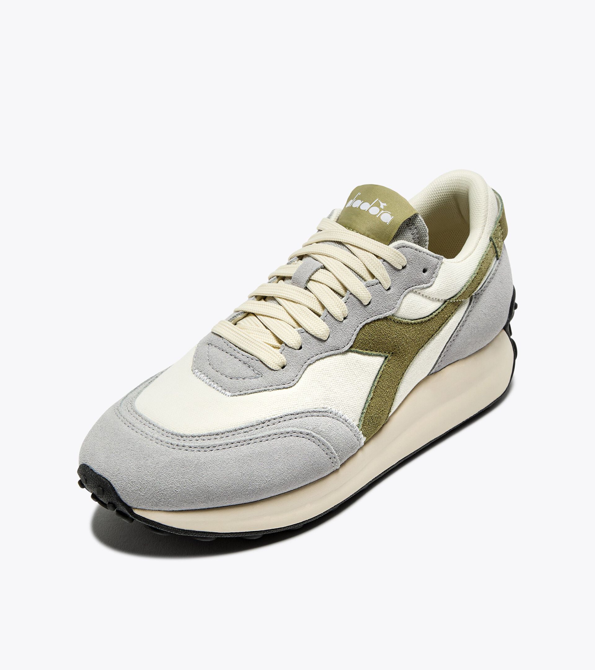 Sporty sneakers - All-Gender RACE SUEDE SW STAR WHITE/MOSSTONE - Diadora