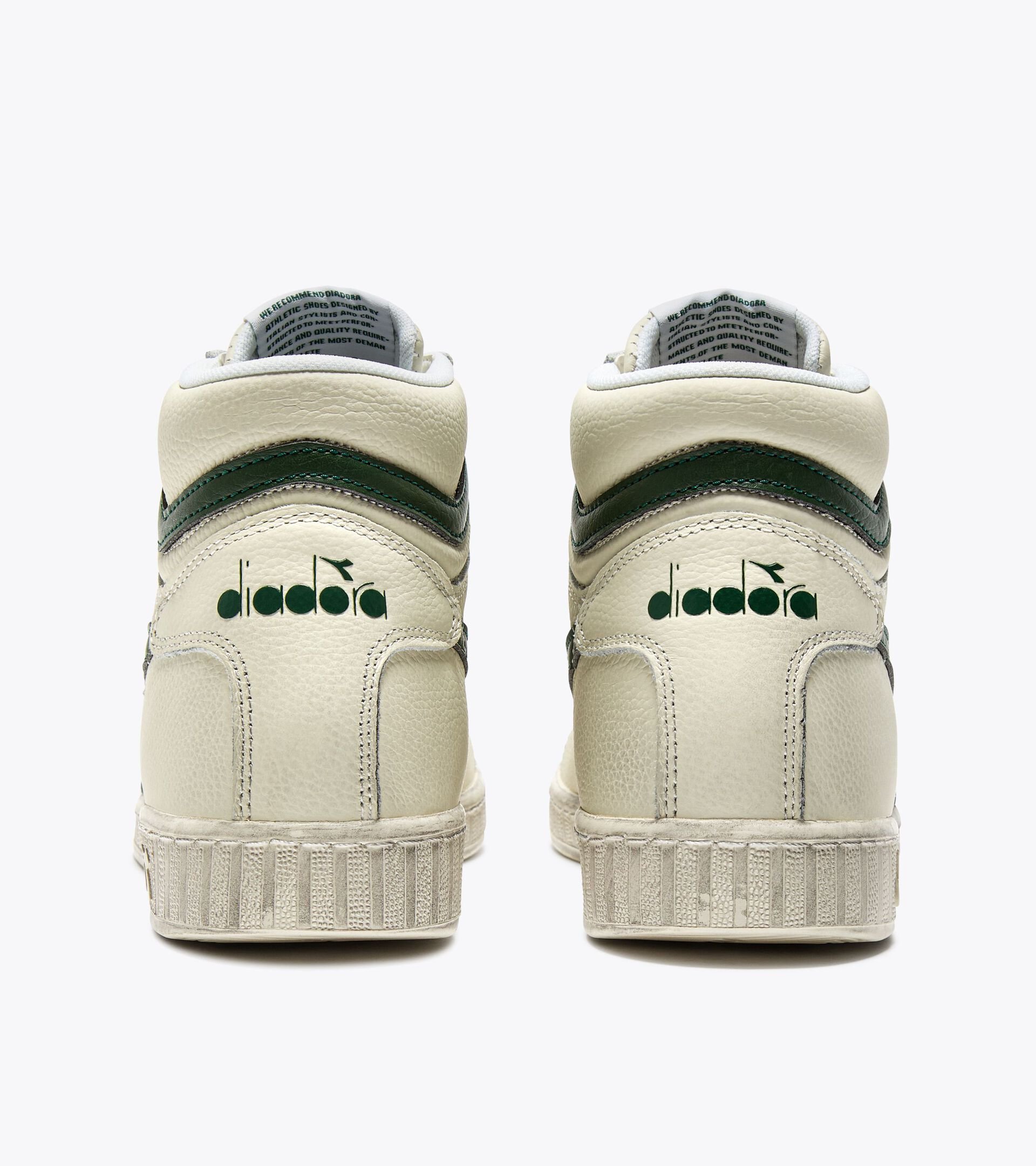 Sporty sneakers - All-Gender GAME L HIGH WAXED WHITE/FOGLIAGE GREEN - Diadora