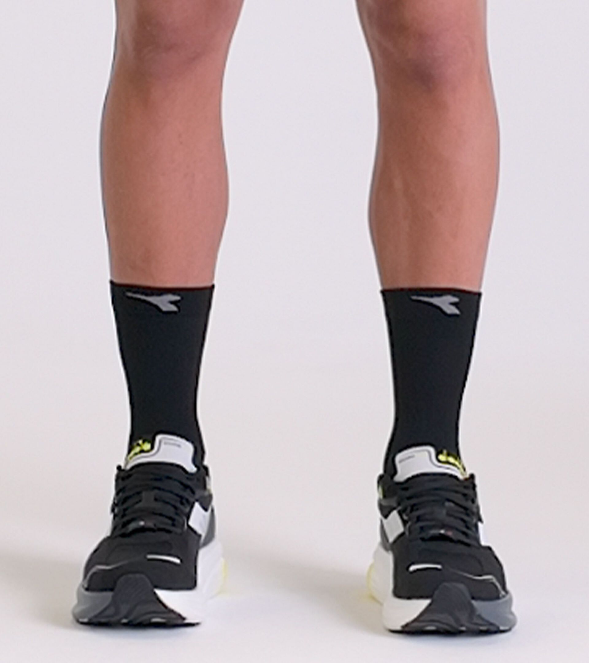 Made in Italy running shoe - Lightness and cushioning - All-Gender ATOMO STAR BLACK/WHITE (C7406) - Diadora