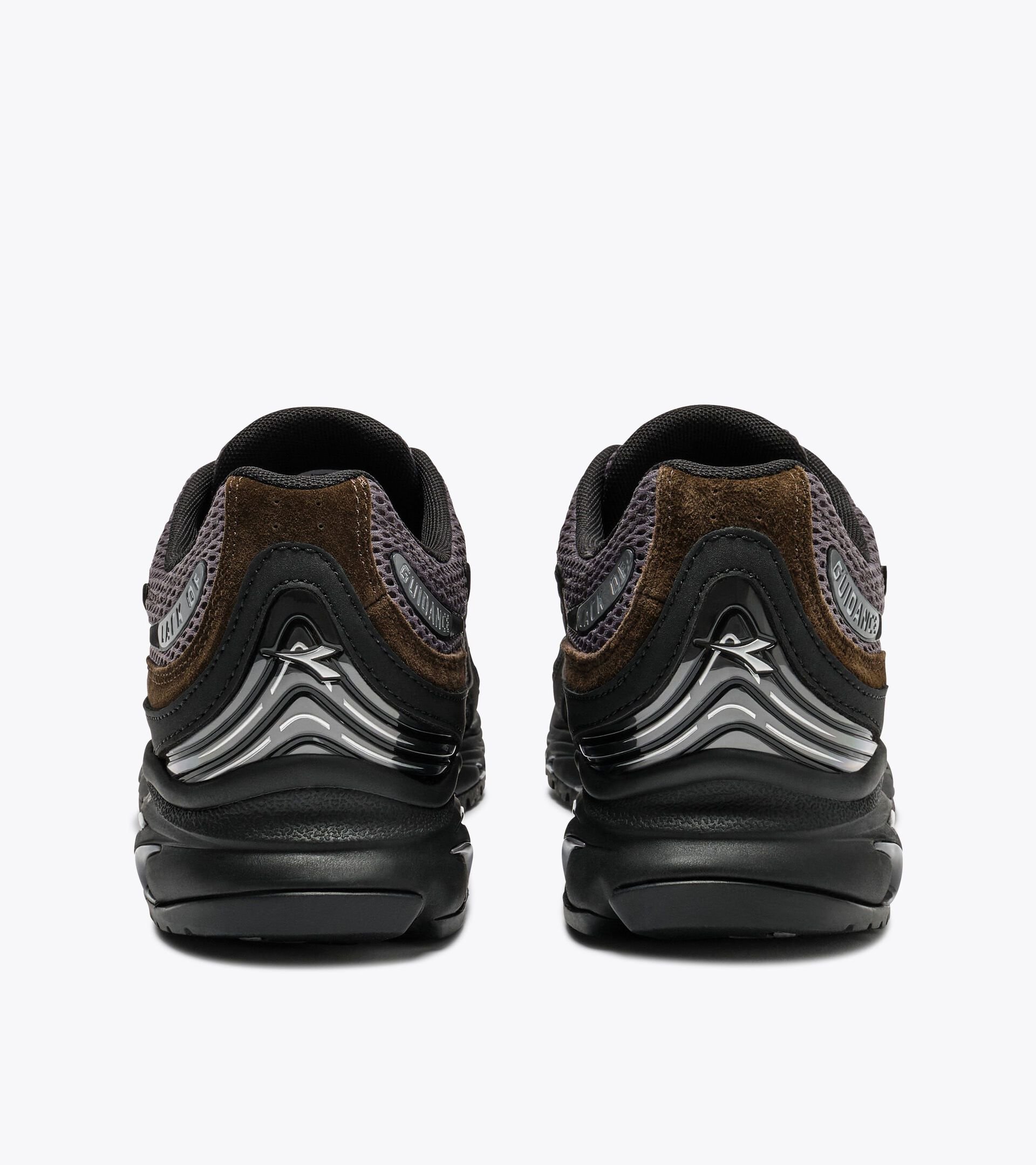 Trainer im Stil der 2000er – neu interpretiert von Lack of Guidance MYTHOS 280 LACK OF GUIDANCE 2 SCHWARZ - Diadora