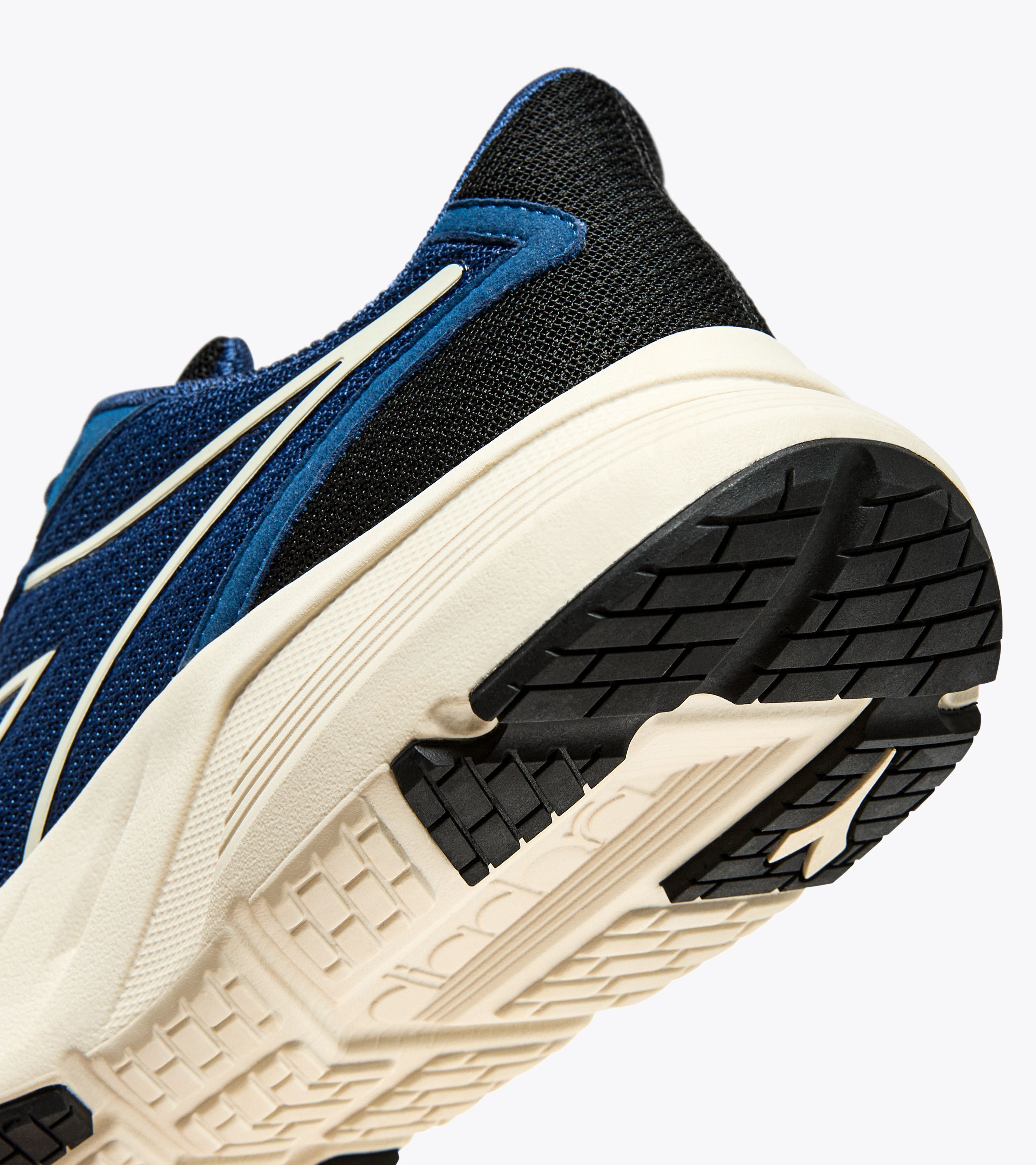 Diadora walking shoes shop