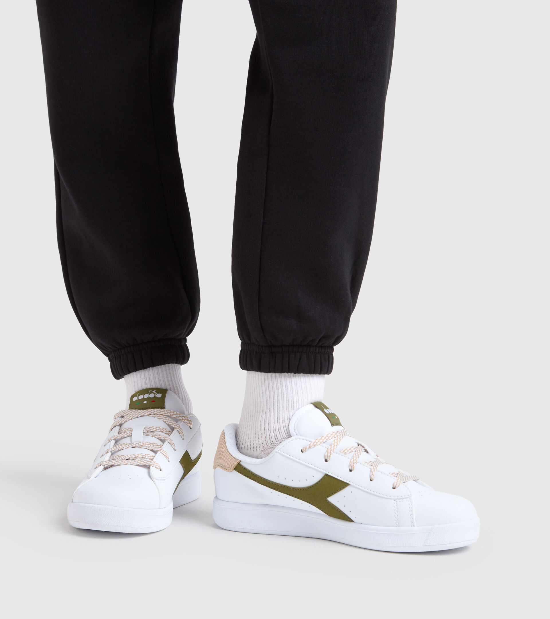 Sports shoes - Youth 8-16 years GAME P ACE GS WHITE/AVOCADO - Diadora