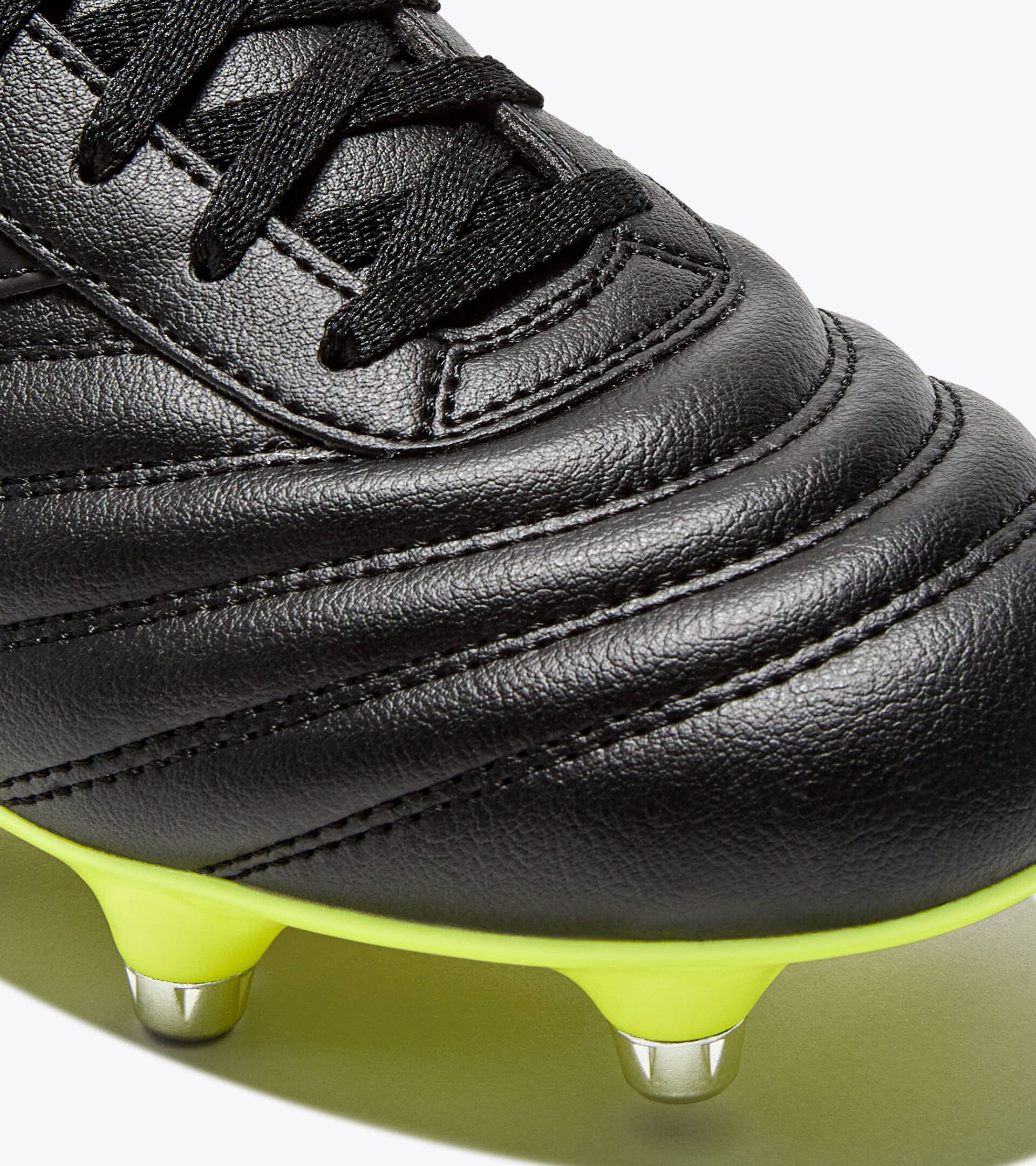 Calcio boots for oft and wet grounds - Men’s
BRASIL ICON R MPH BLACK/FLUO YELLOW DIADORA - Diadora