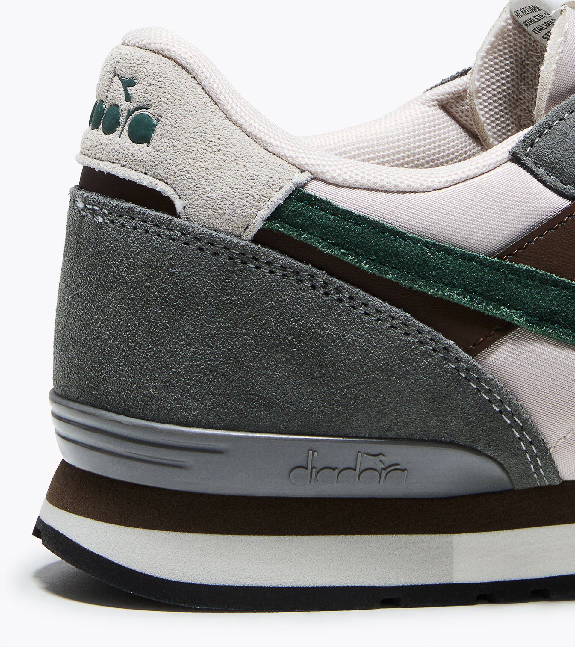 Zapatilla - Para todos los g&eacute;neros CAMARO TRIPLE M2 CHARCOAL GRAY /PINENEEDLE - Diadora