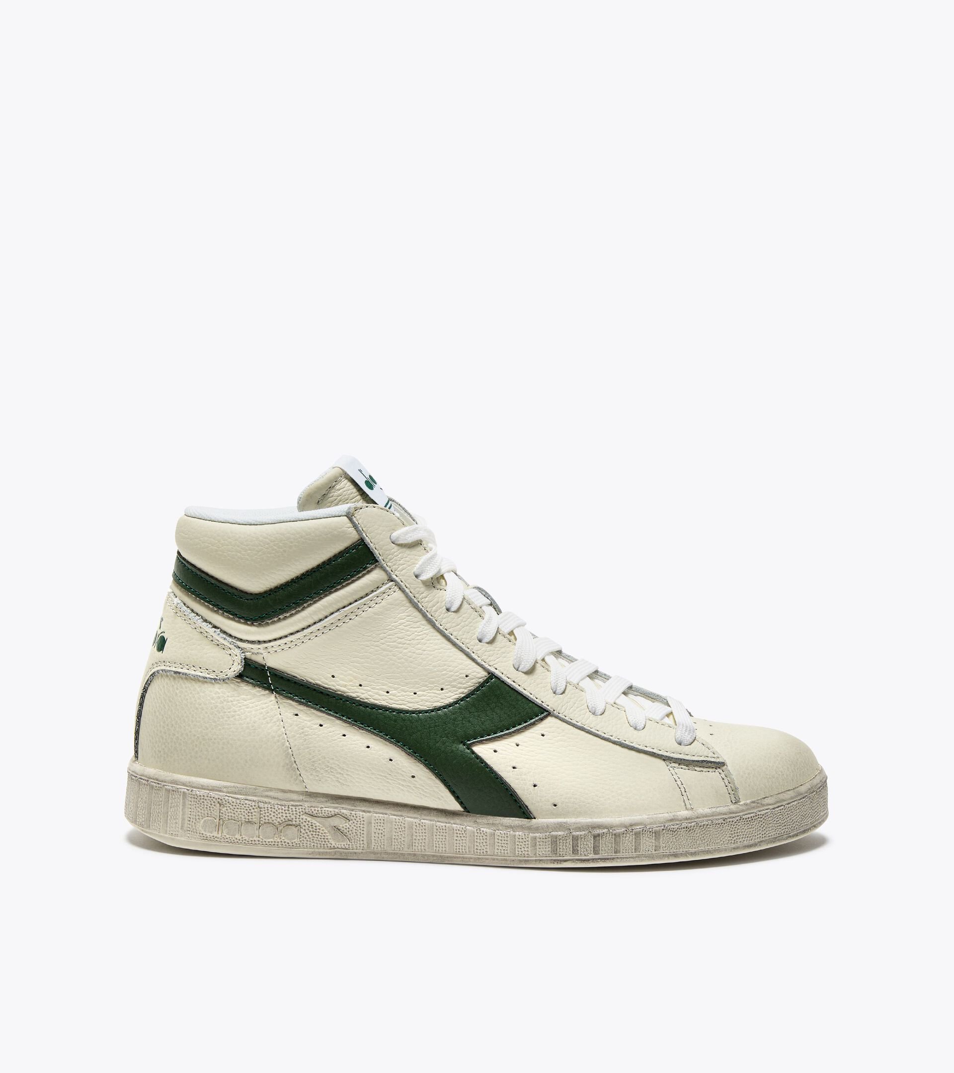 Sporty sneakers - All-Gender GAME L HIGH WAXED WHITE/FOGLIAGE GREEN - Diadora