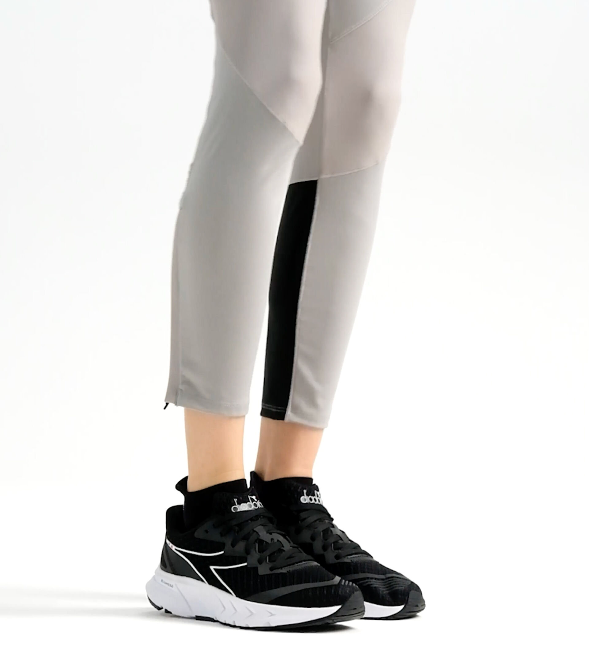 Running shoes - Women MYTHOS BLUSHIELD VOLO 2 GLAM W BLACK/WHITE (C7406) - Diadora