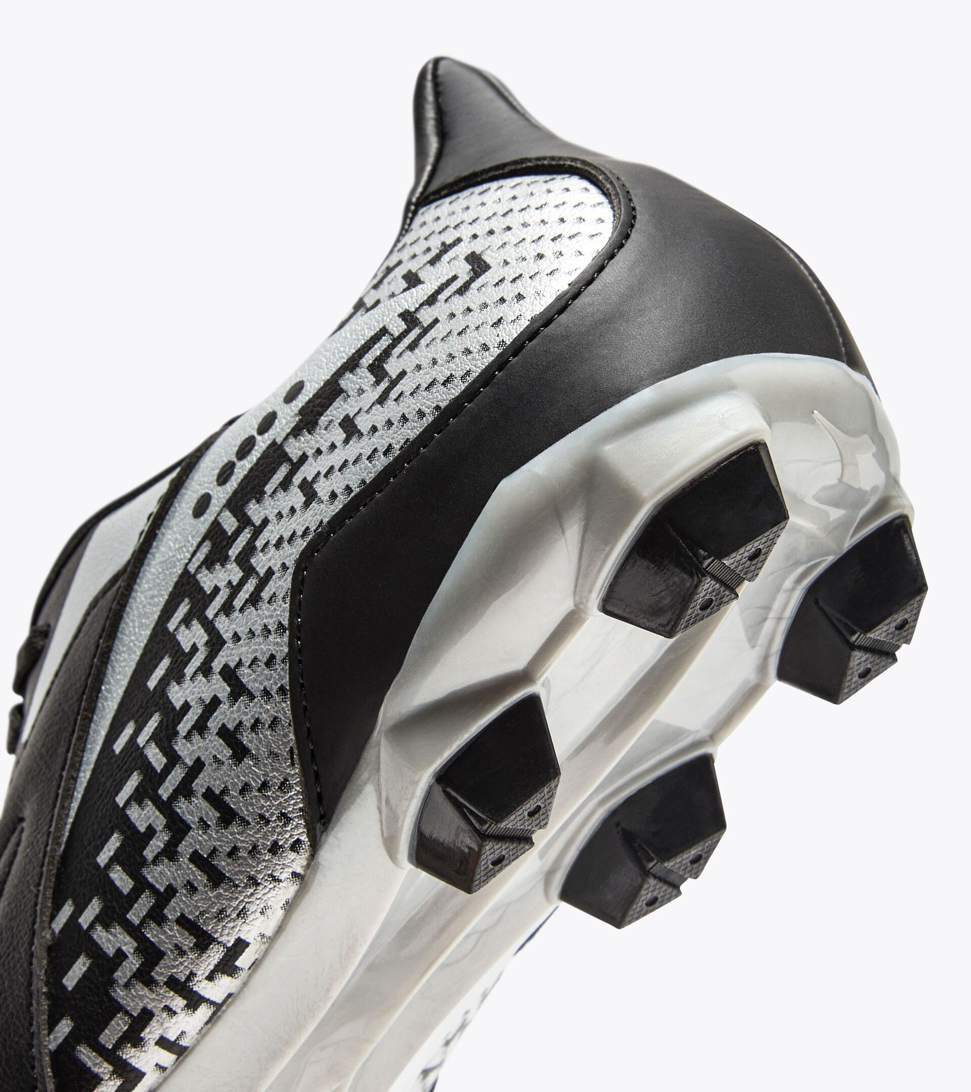 Calcio boots for firm ground - Men's MAXIMUS ELITE R LPU BLACK /SILVER DD - Diadora