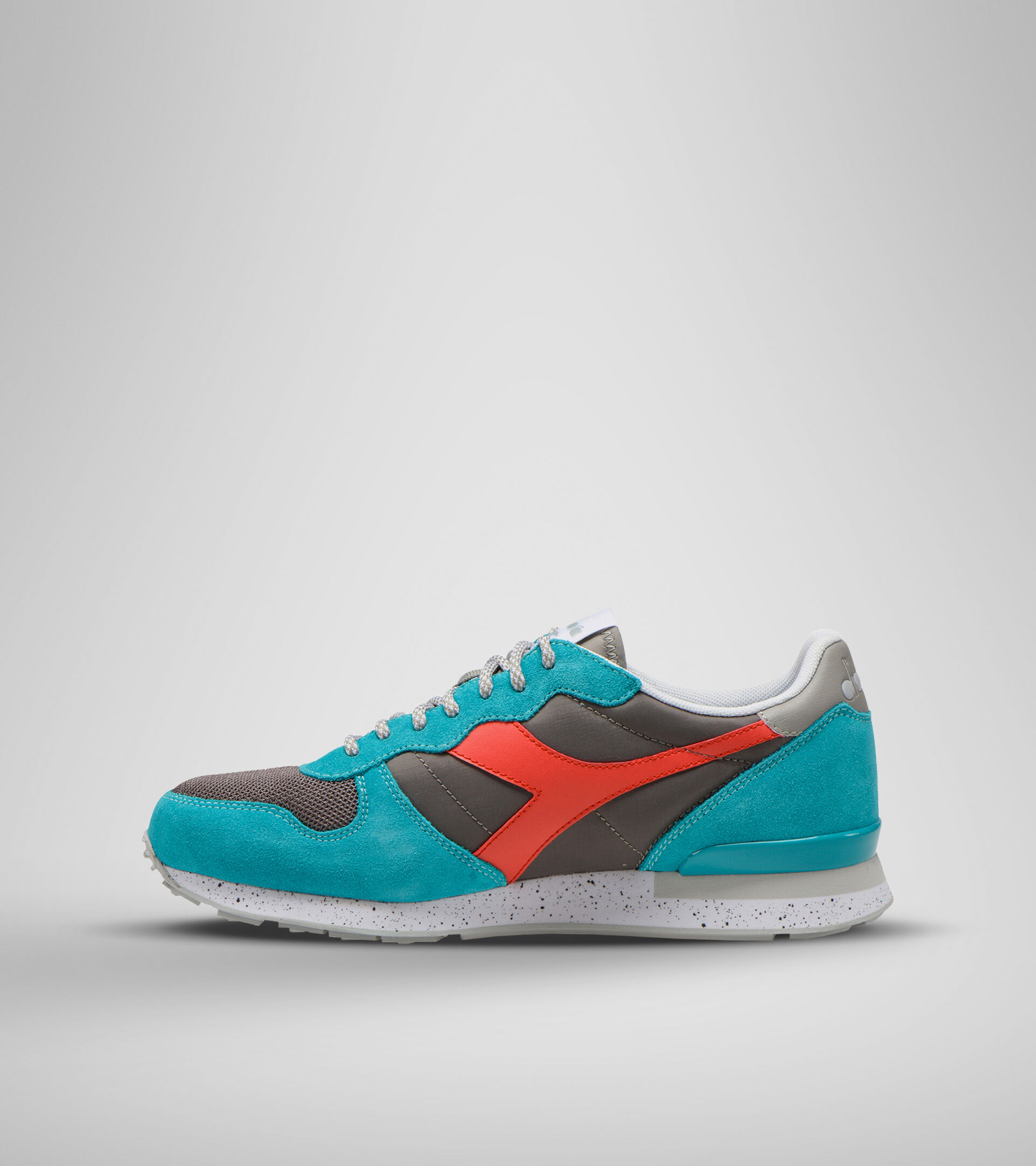 Footwear Sportswear UNISEX CAMARO OUTDOOR VIRIDIAN GRN/CAYENNE/EIFFEL TO Diadora