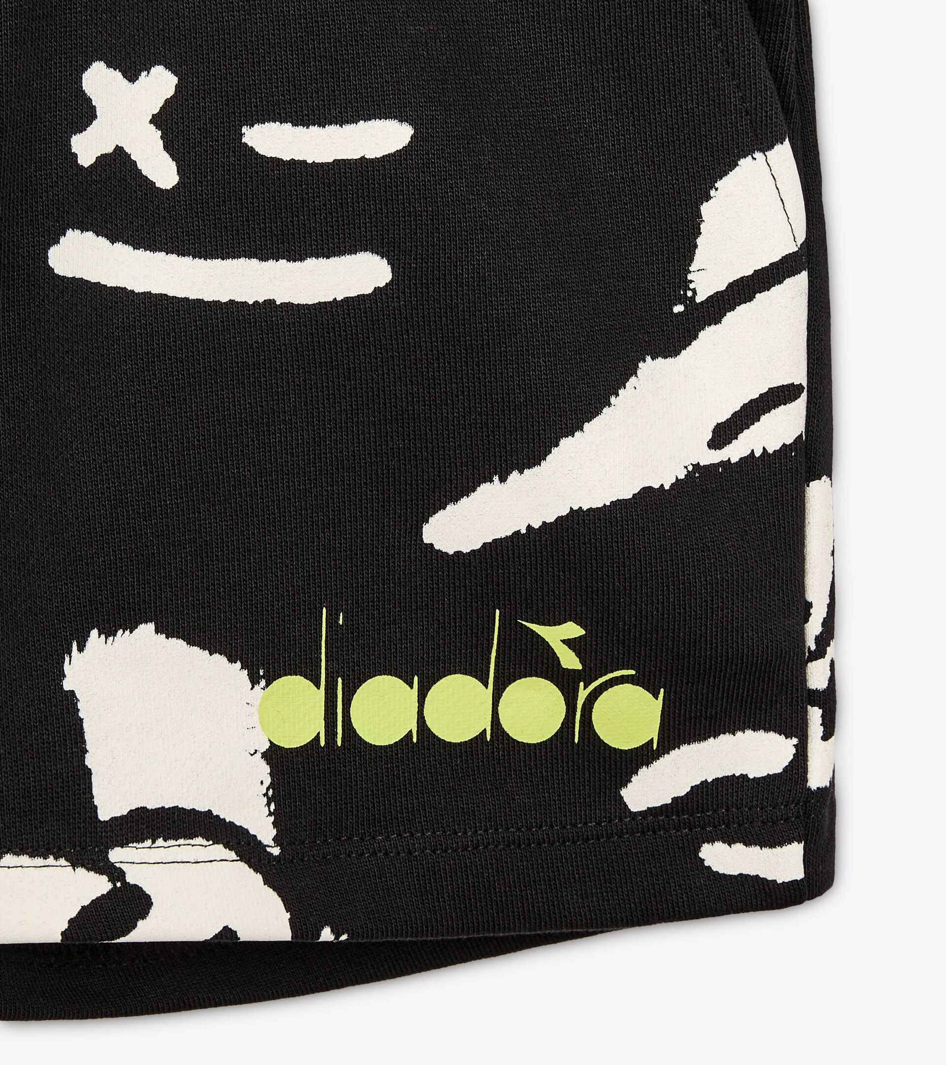 Pantalones cortos - Corte cómodo - Niña JG. SHORTS SMILE LOGO NEGRO - Diadora