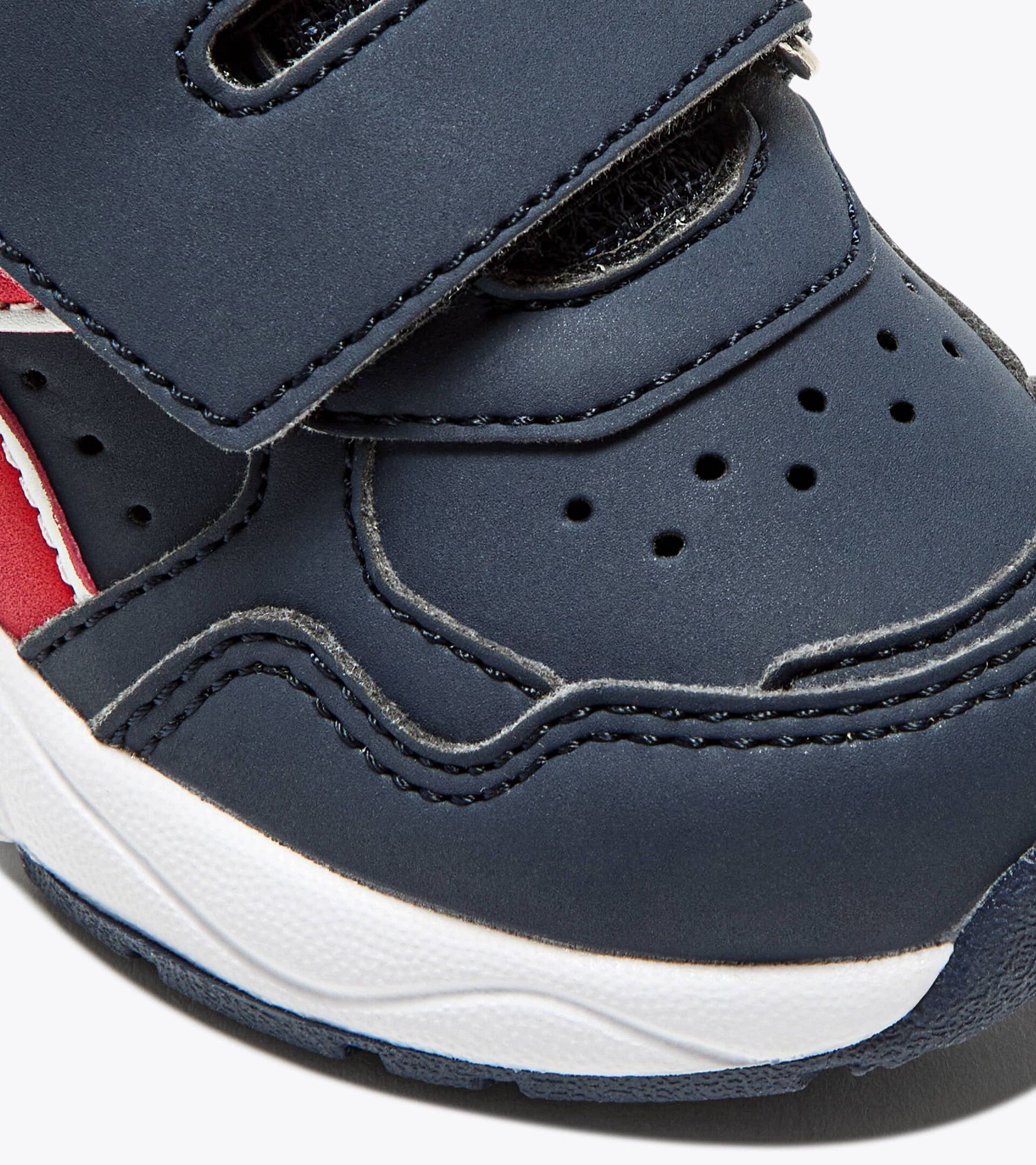 Kids’ sports shoe - All-gender - 1 to 3 years old
FALCON 5 SL I BLUE CORSAIR/WHITE/FIERY RED - Diadora