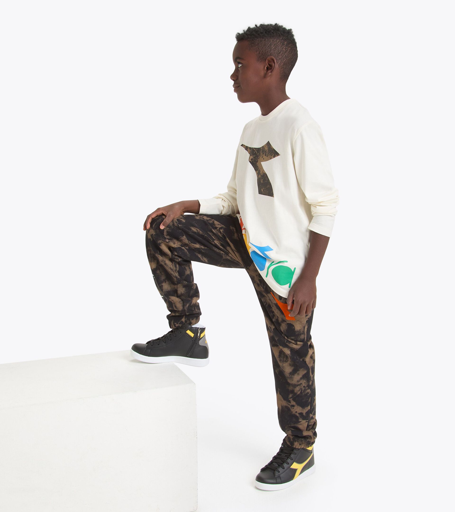 Long-sleeved t-shirt with tie dye details - Boy
 JB. T-SHIRT LS TYE DYE SOLITARY STAR - Diadora