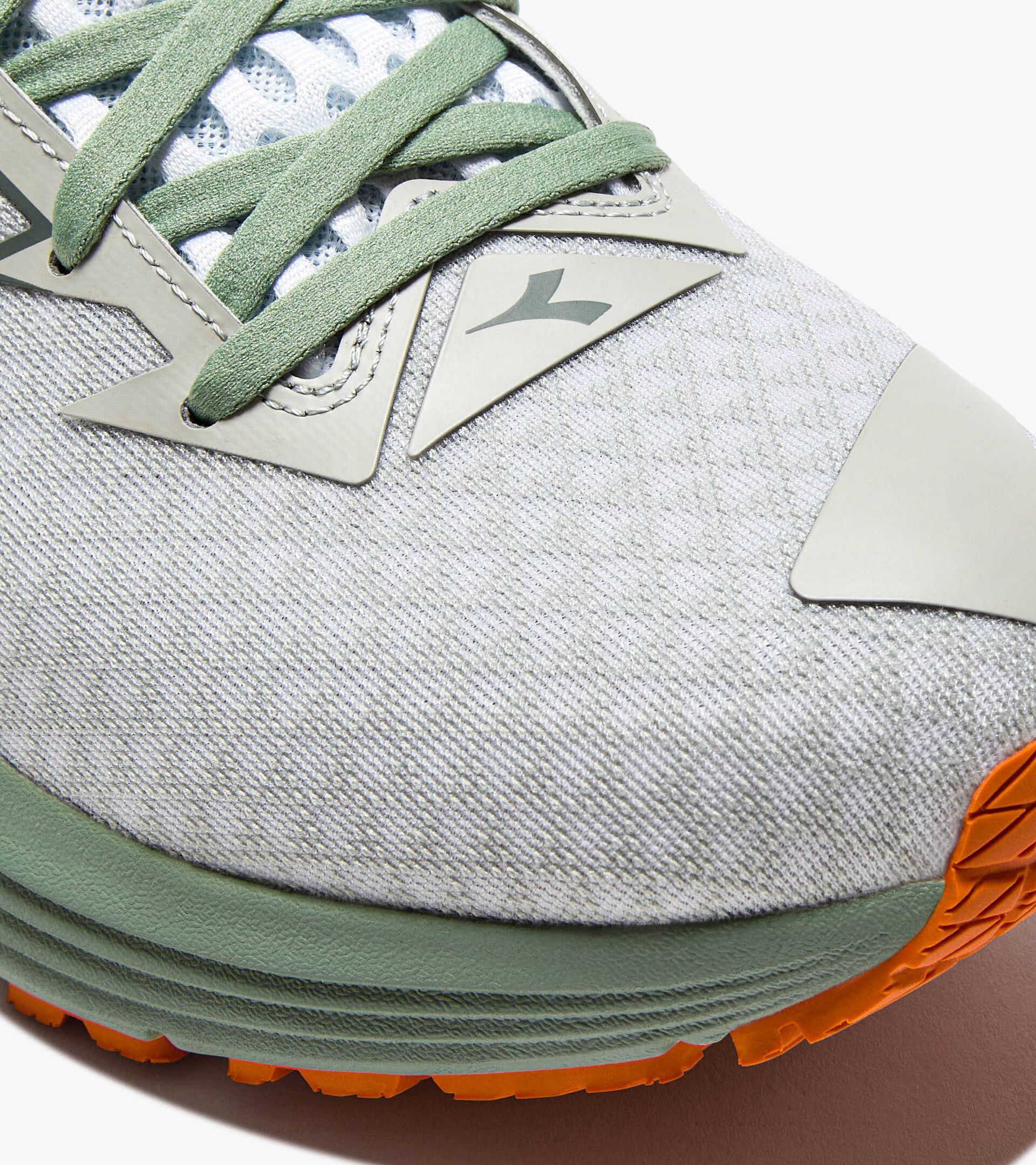 Chaussures de running - Amorti et protection - Homme MYTHOS BLUSHIELD 10 VORTICE BLANC/VERT ICEBERG - Diadora