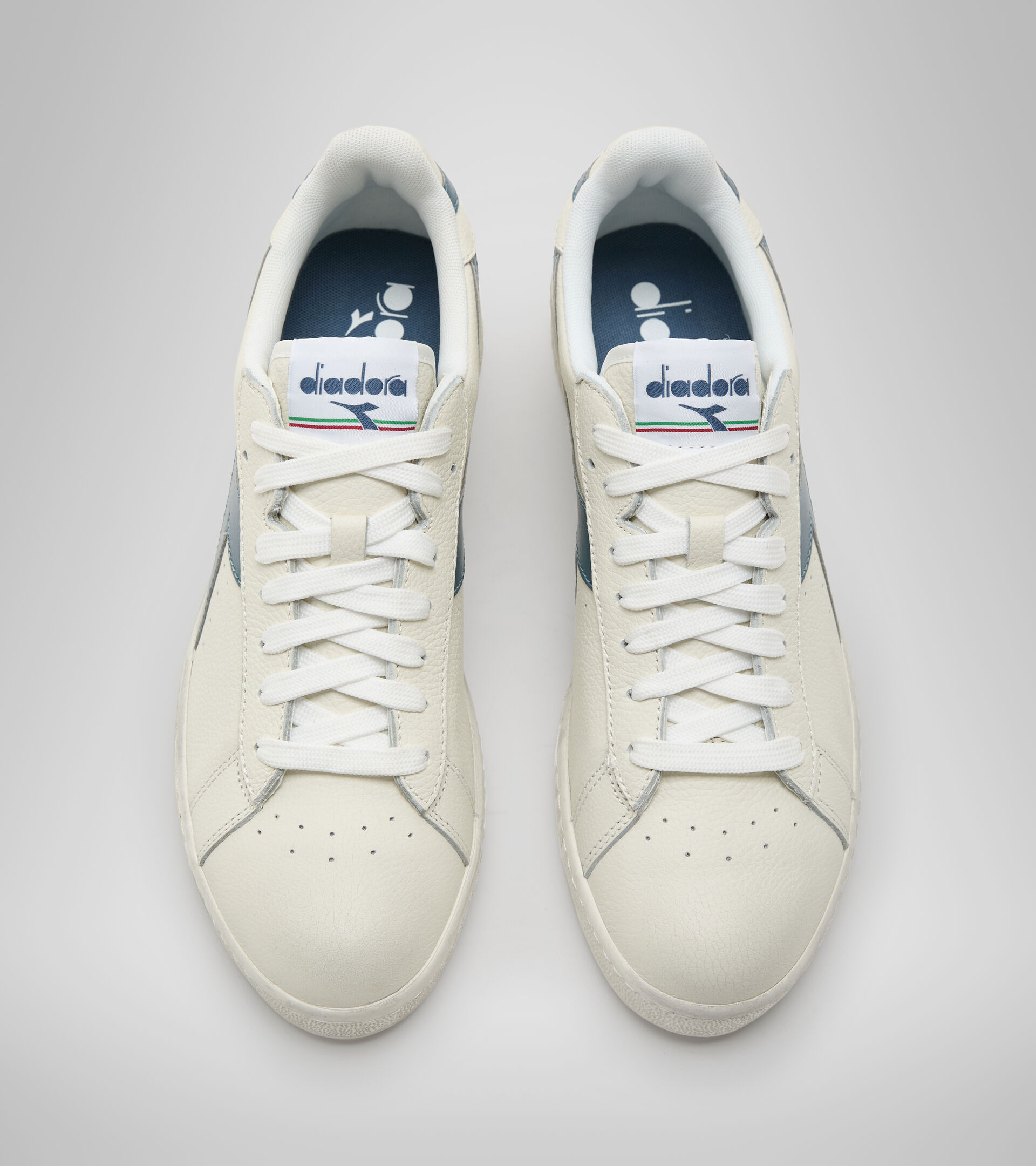 Sporty sneakers - Unisex GAME L LOW WAXED WHITE/BLUE MIRAGE - Diadora
