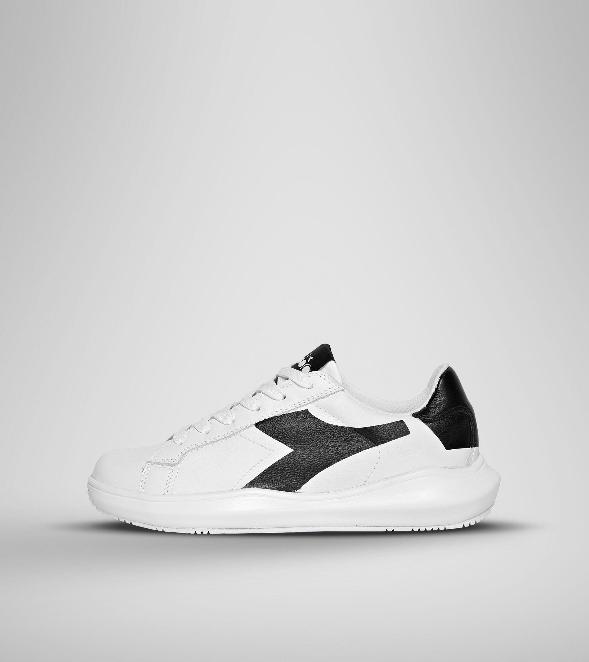 Sports shoe - Unisex MASS DAMPER DERBY WHITE/BLACK - Diadora