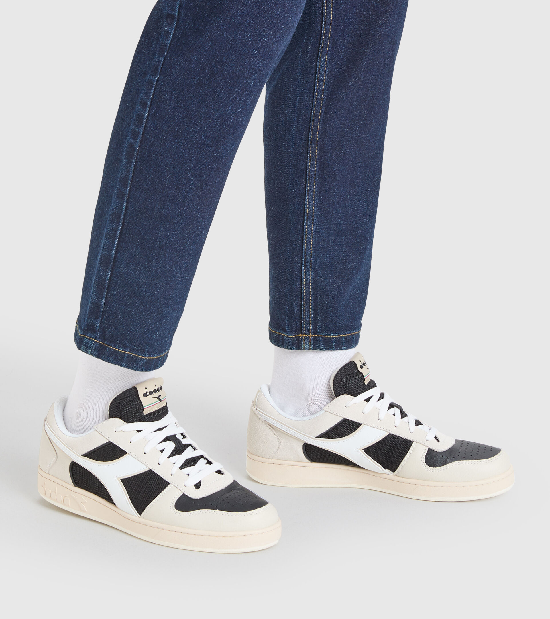 Zapatillas deportivas - Unisex MAGIC BASKET LOW EARTH NERGO/BLANCO INMACULADO - Diadora