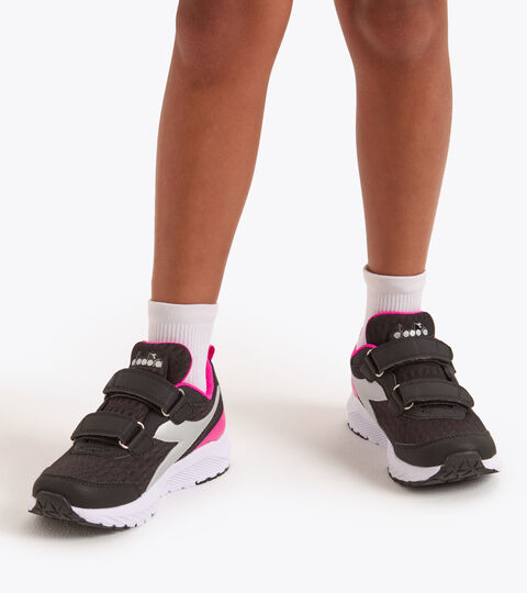 FALCON 2 JR V, NERO/ARGENTO/BIANCO OTTICO Chaussures de running Junior - Unisexe FALCON 2 JR V NERO/ARGENTO/BIANCO OTTICO - Diadora
