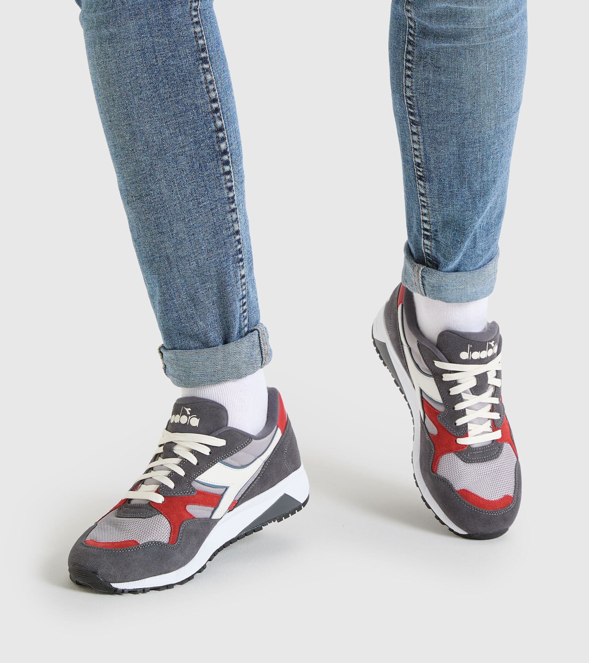 Sporty sneakers - Gender neutral N902 GULL/EBONY - Diadora