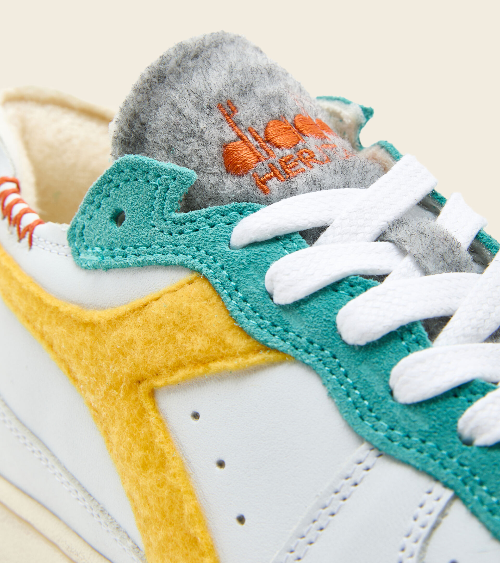 Scarpa Heritage - Unisex MI BASKET ROW CUT TENNIS BIANCO/GIALLO TUORLO - Diadora