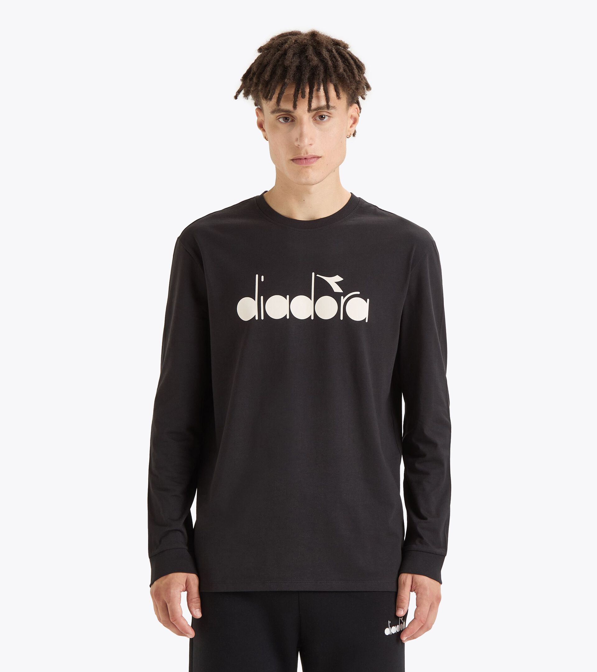 Camiseta deportiva de manga larga - Para todos los géneros
 T-SHIRT LS ROUTE NEGRO - Diadora