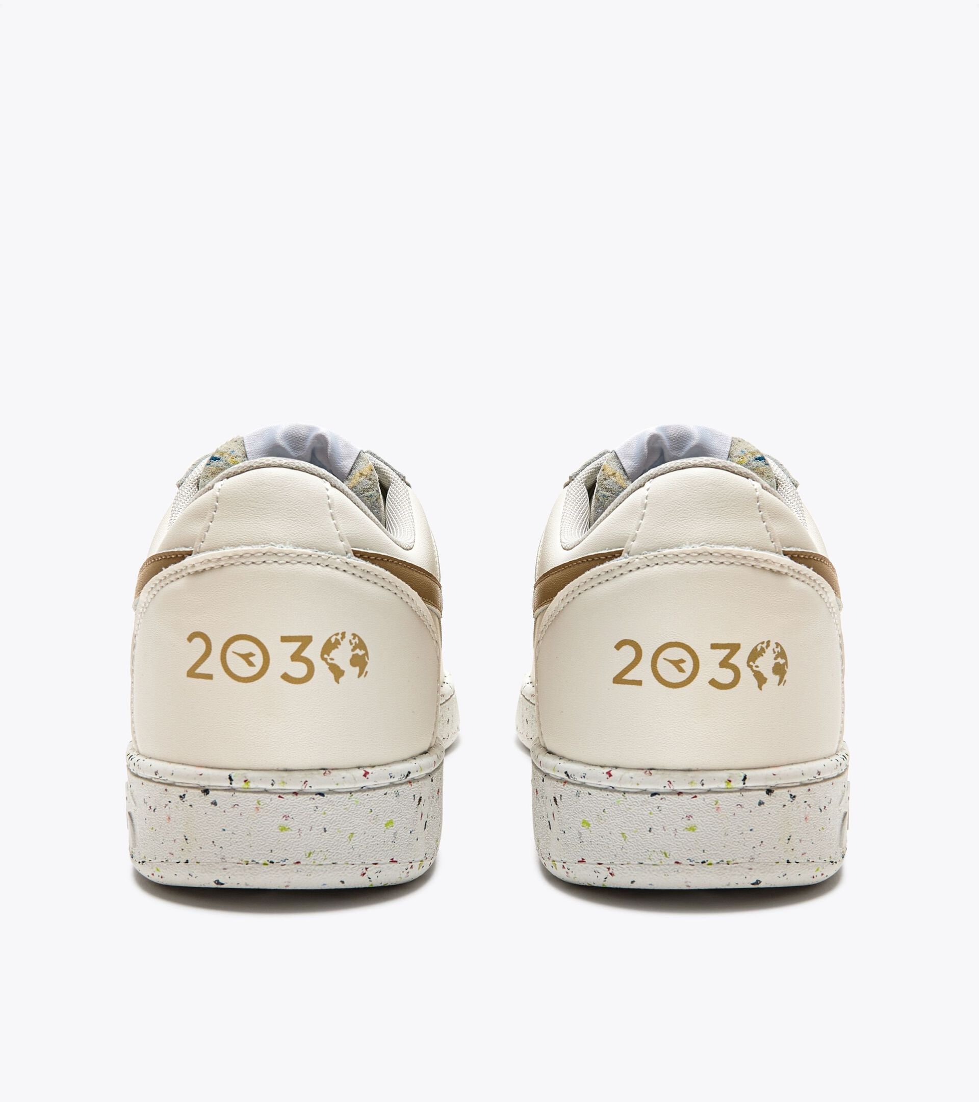 Chaussures de sportswear - Gender neutral MAGIC BASKET LOW 2030 BLANC/CAFE GLACE - Diadora