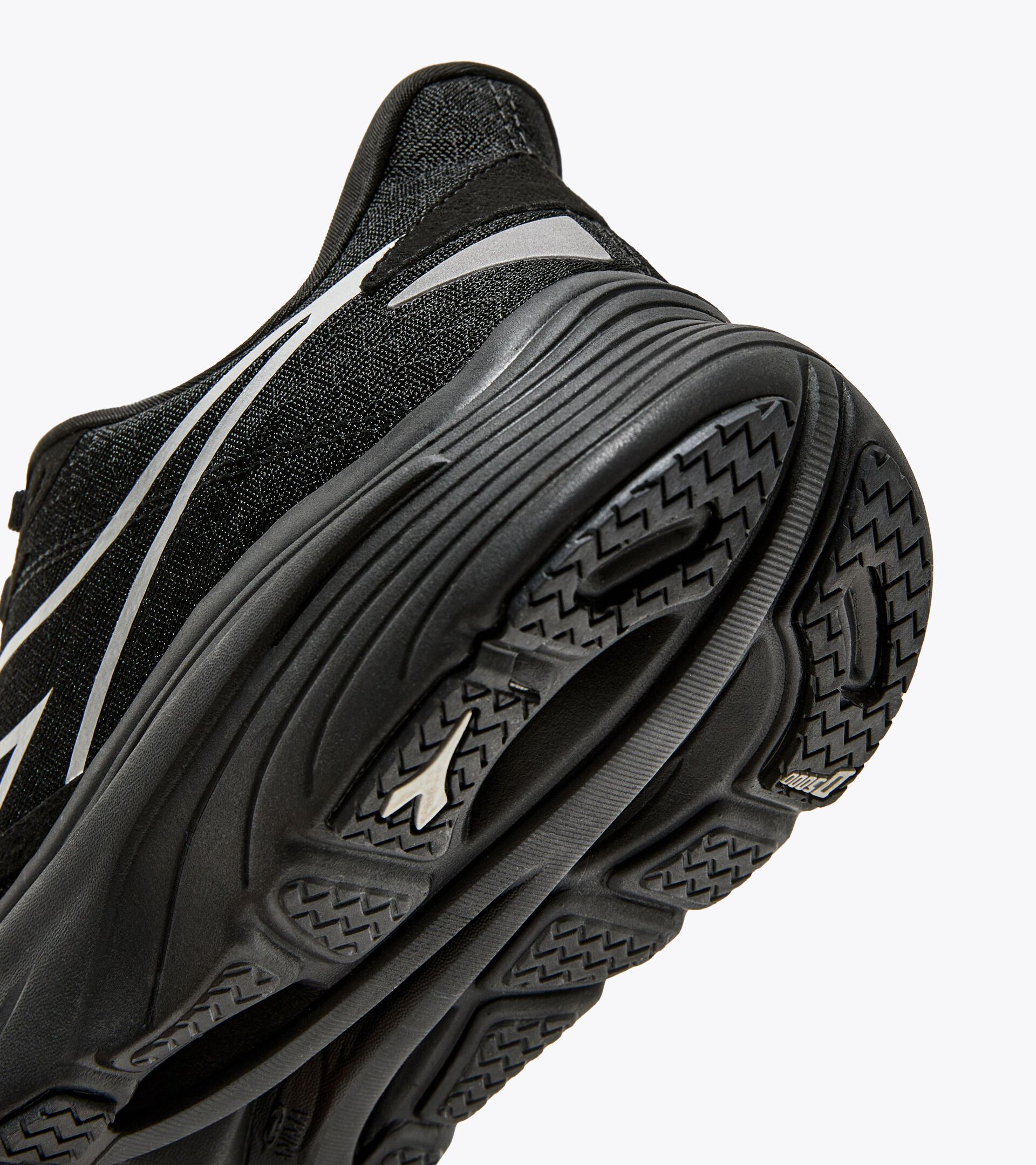 Running shoes - Women EQUIPE NUCLEO W BLACK/BLACK - Diadora