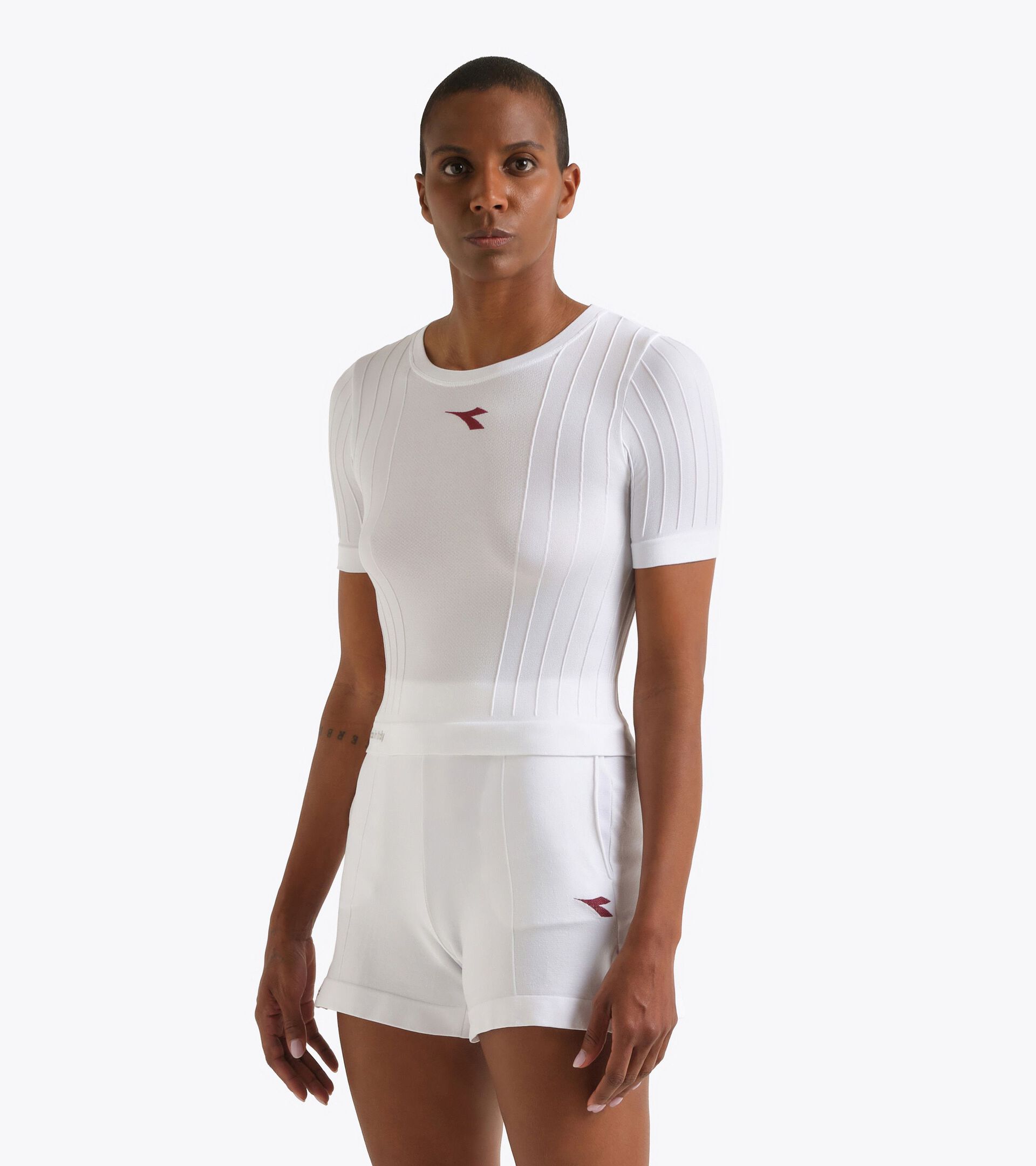 Haut STRATOUNO Made In Italy - Comp&eacute;tition - Femme
 L. SS T-SHIRT MATCH STRATOUNO BLANC VIF - Diadora