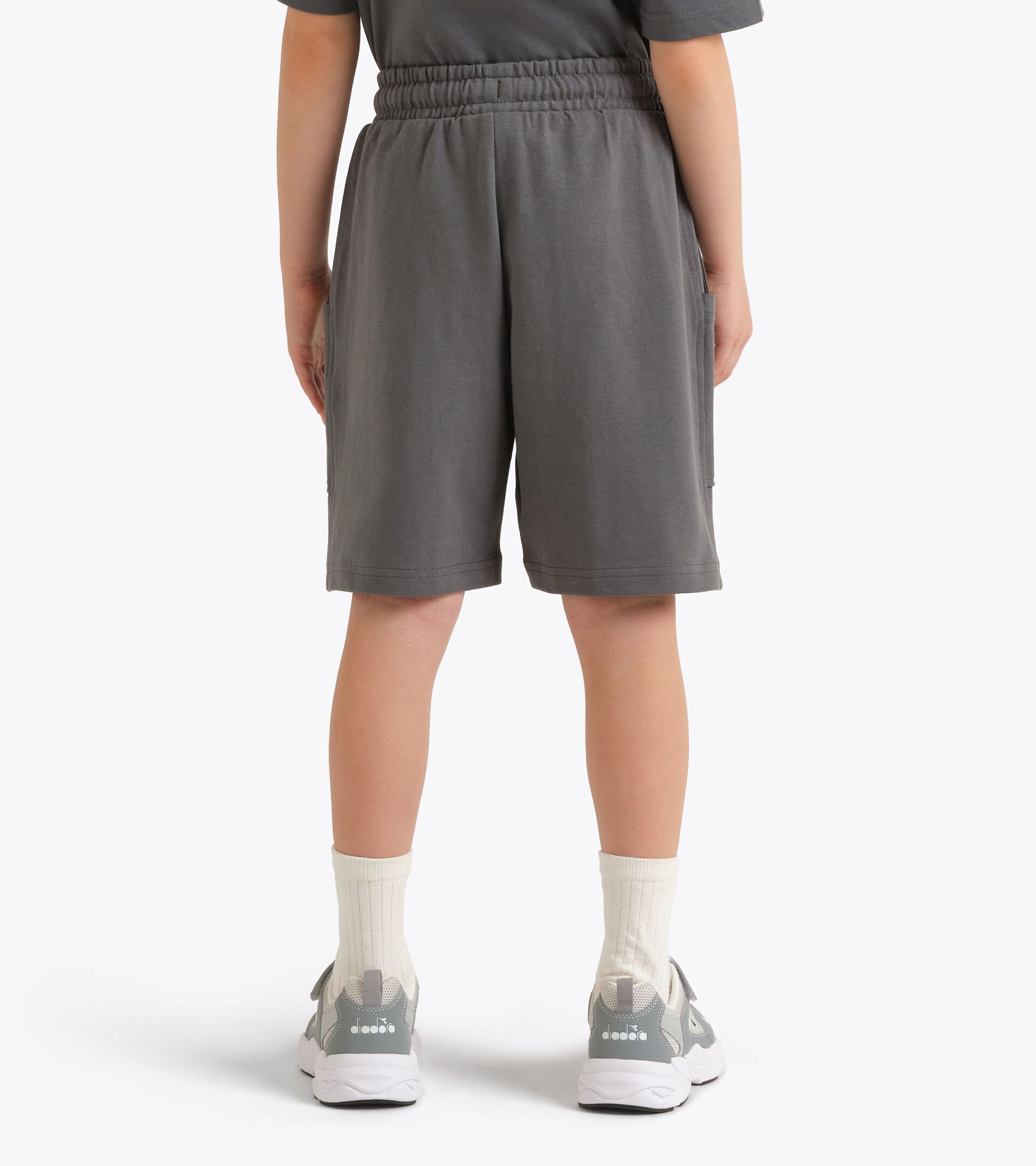 Bermudas con amplios bolsillos - Ni&ntilde;o
 JB. BERMUDA ESS. SPORTS TURBULENCIA - Diadora