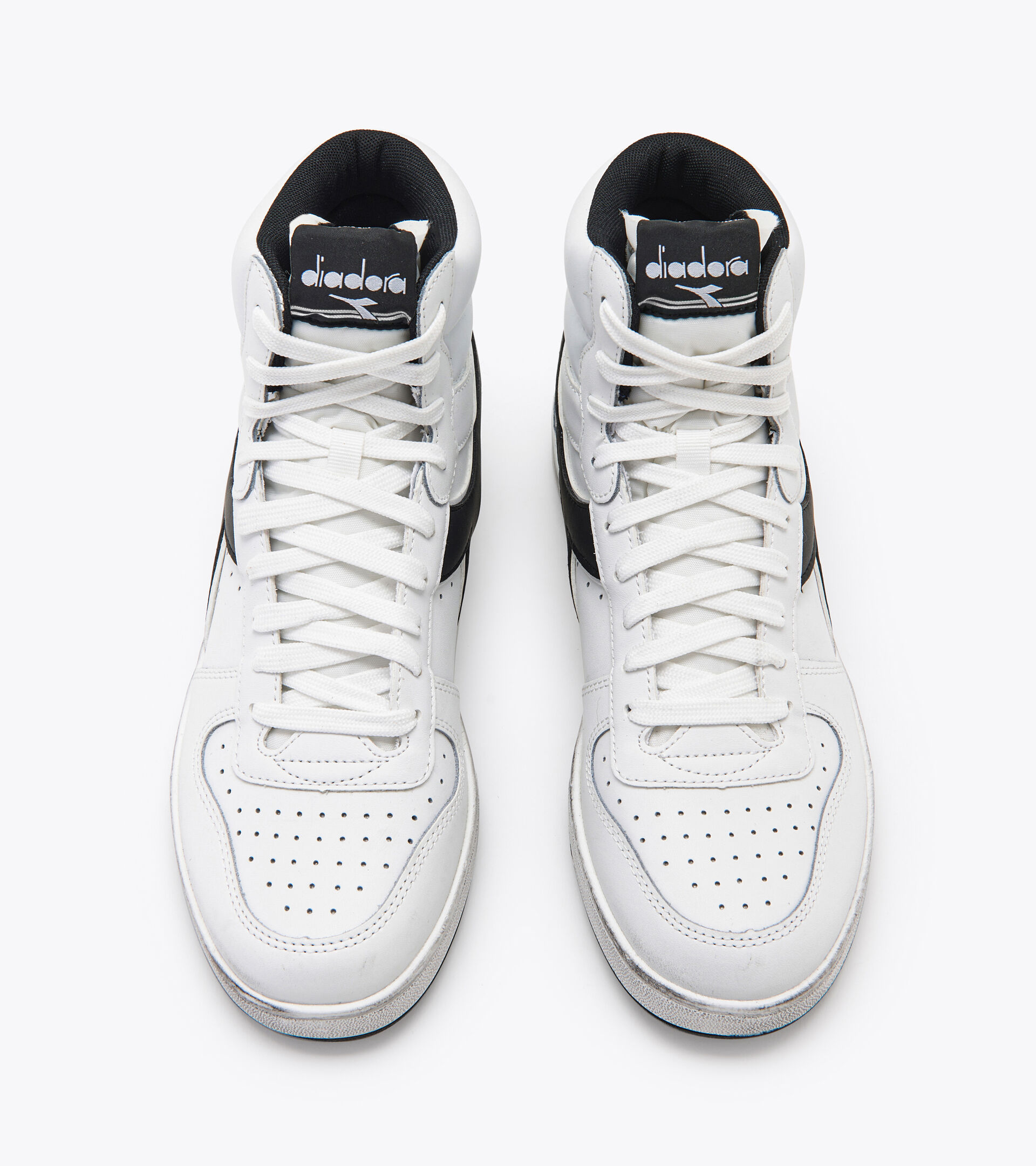 Sporty sneakers - Unisex MAGIC BASKET MID ICONA WEISS/WEISS/SCHWARZ - Diadora