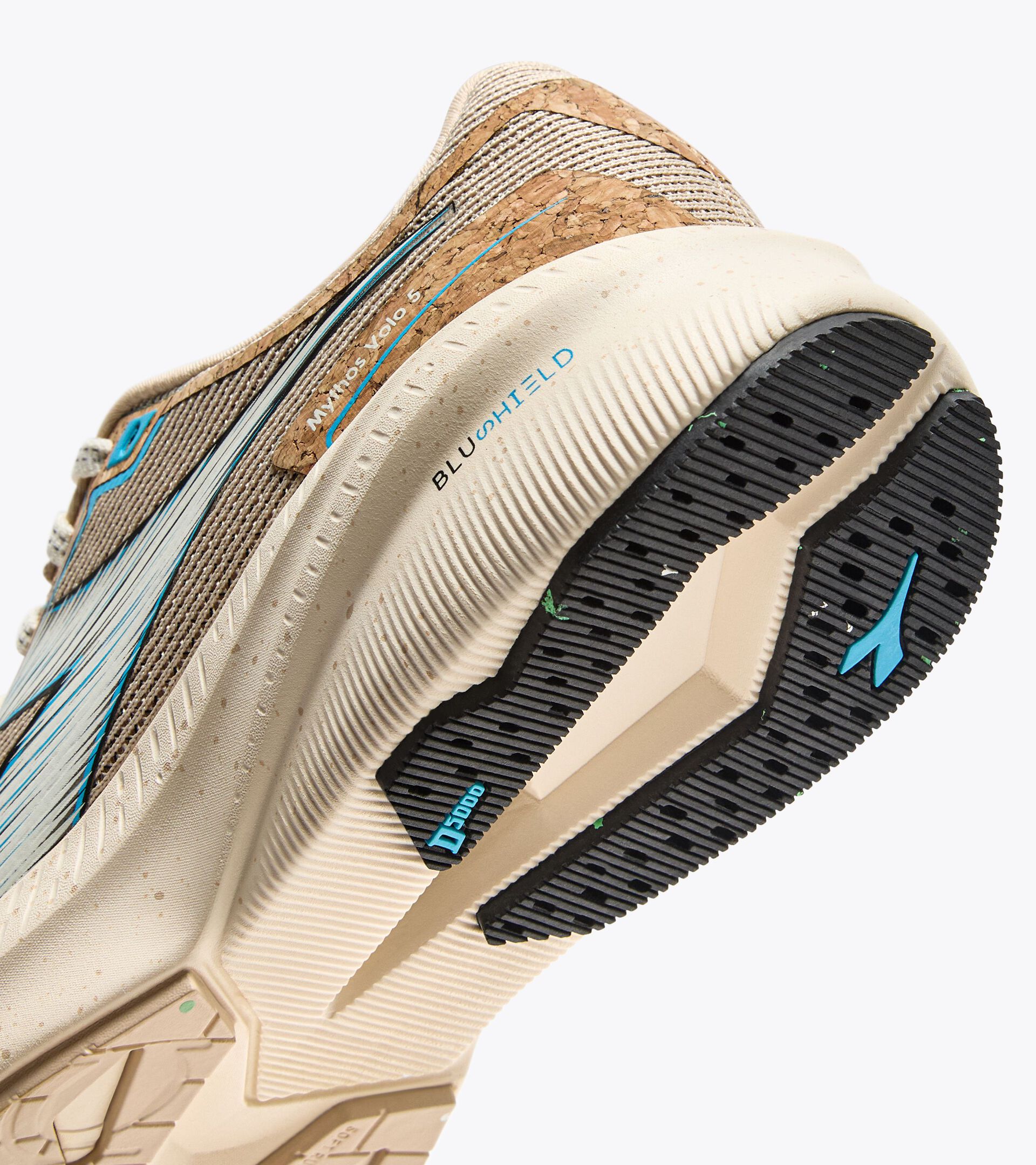 Running shoe with a lower environmental impact - Stability and lightness - Women’s MYTHOS BLUSHIELD VOLO 5 W 2030 BEIGE/WHISPER WHITE - Diadora
