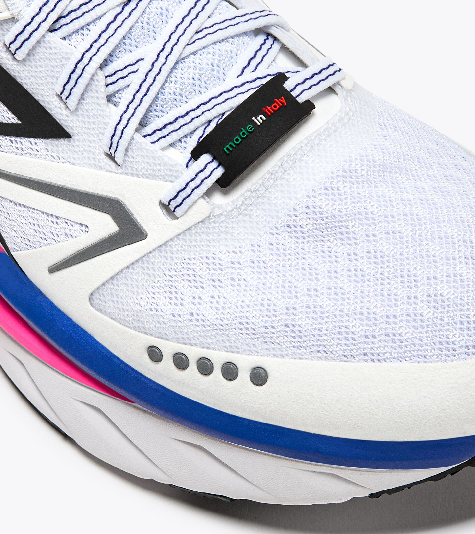 Made in Italy running shoe - Lightness and cushioning - All gender ATOMO V7000-2 WHITE/SURF THE WEB/PINK FLUO - Diadora
