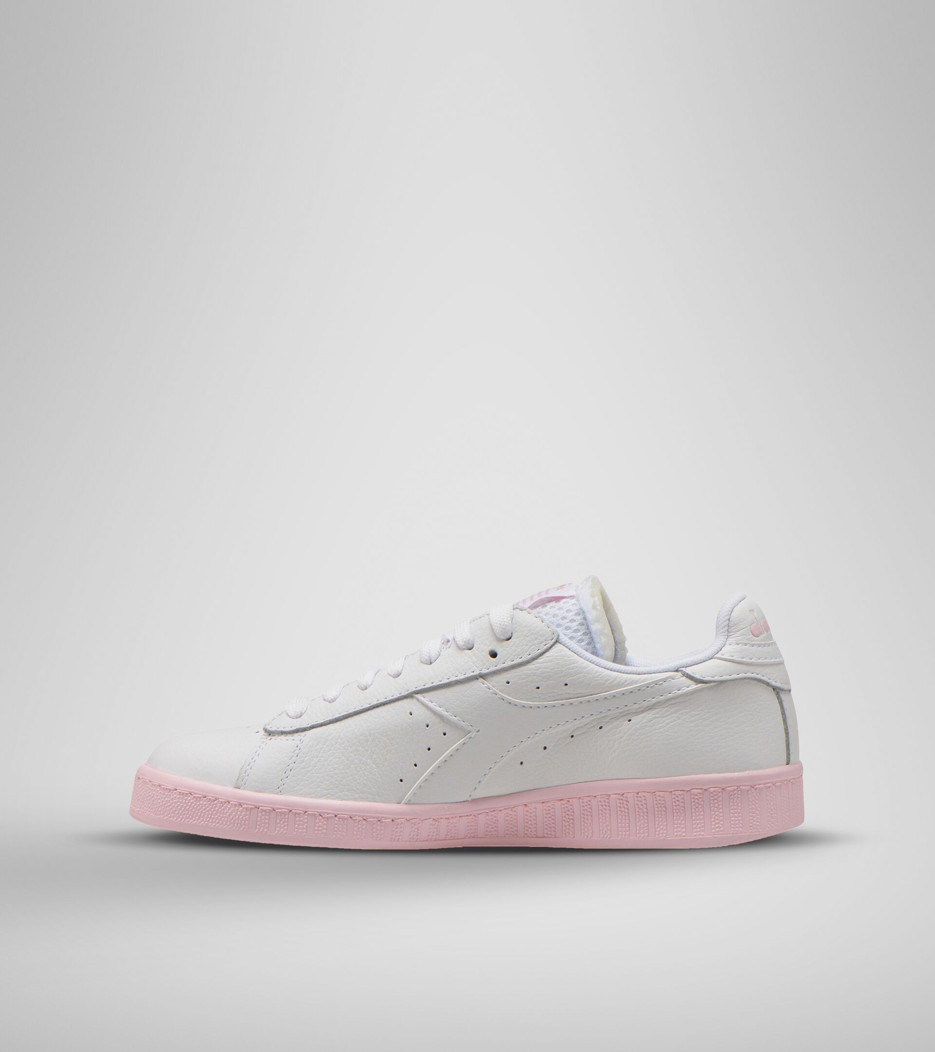 Sports shoe - Women GAME L LOW SOLE BLOCK WN SUPER WHITE/PARFAIT PINK - Diadora