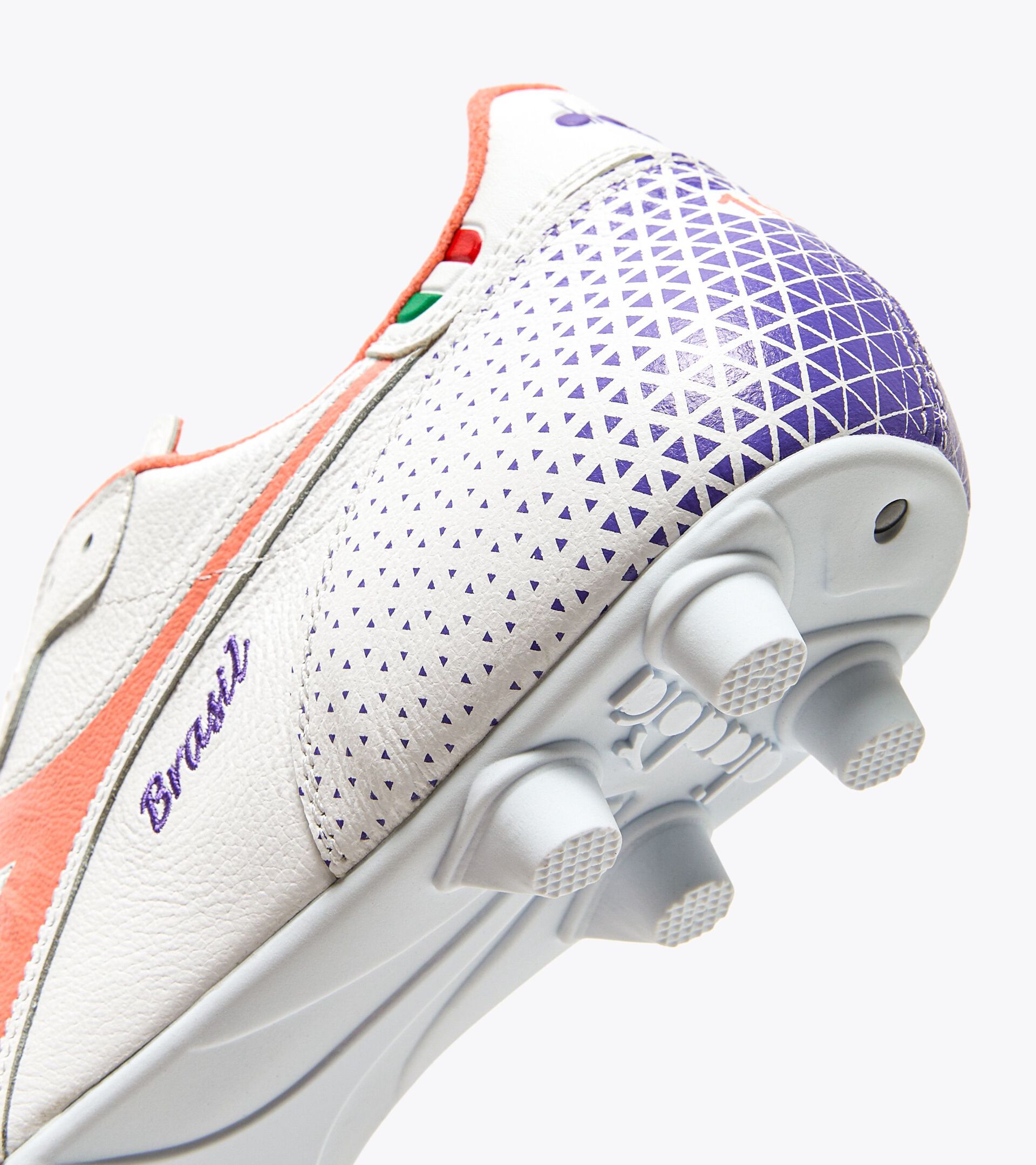 Calcio boots for firm grounds - Made in Italy - Gender Neutral BRASIL ITALY OG GR LT+  MDPU WHITE/FRESH SALMON - Diadora