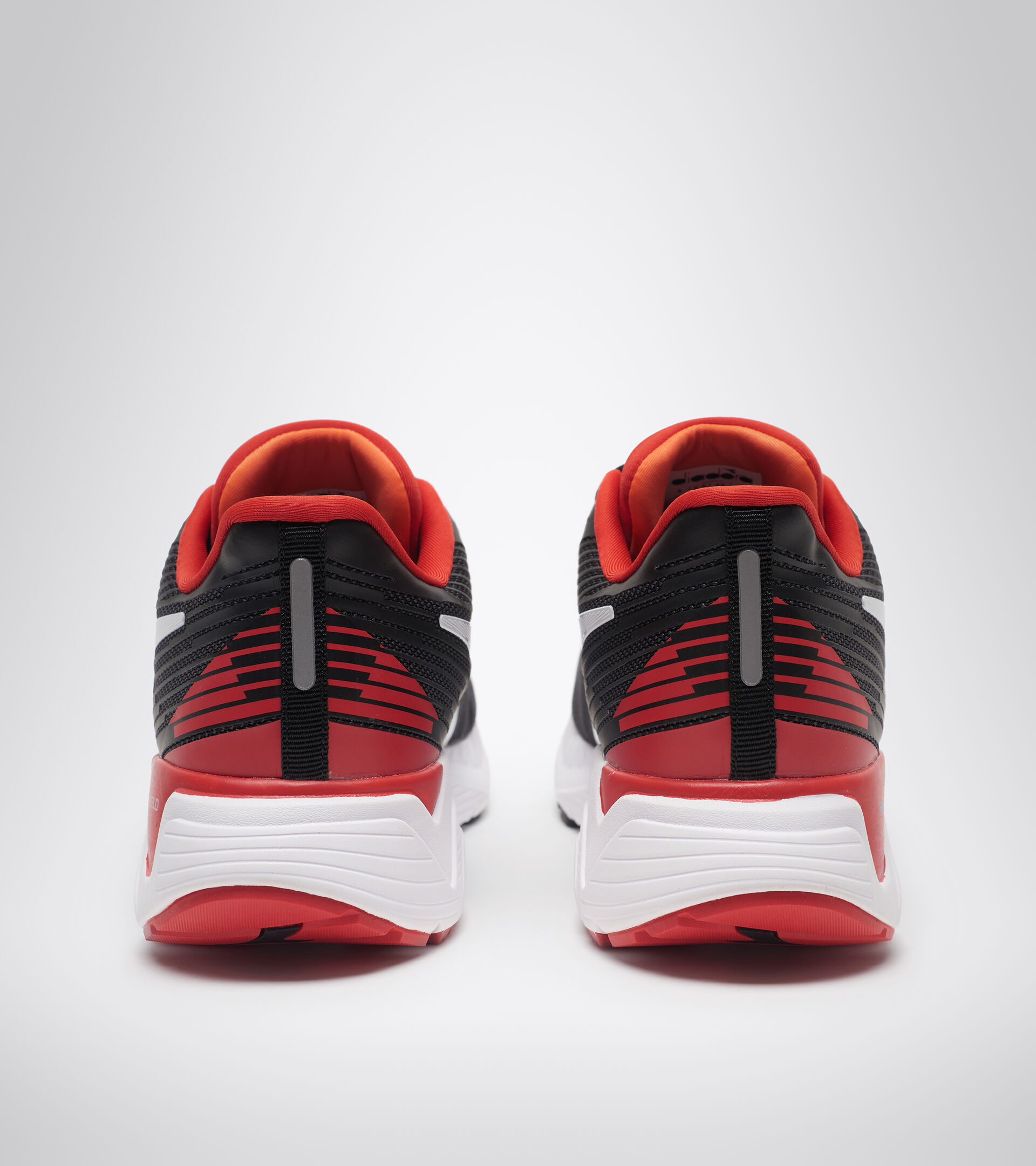 Chaussures de running - Homme MYTHOS BLUSHIELD VIGORE NERO/BIANCO/ROSSO FER.ITALIA - Diadora