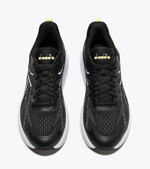 Walking shoe - Men&rsquo;s
 PASSO 6 BLACK/WHITE (C7406) - Diadora